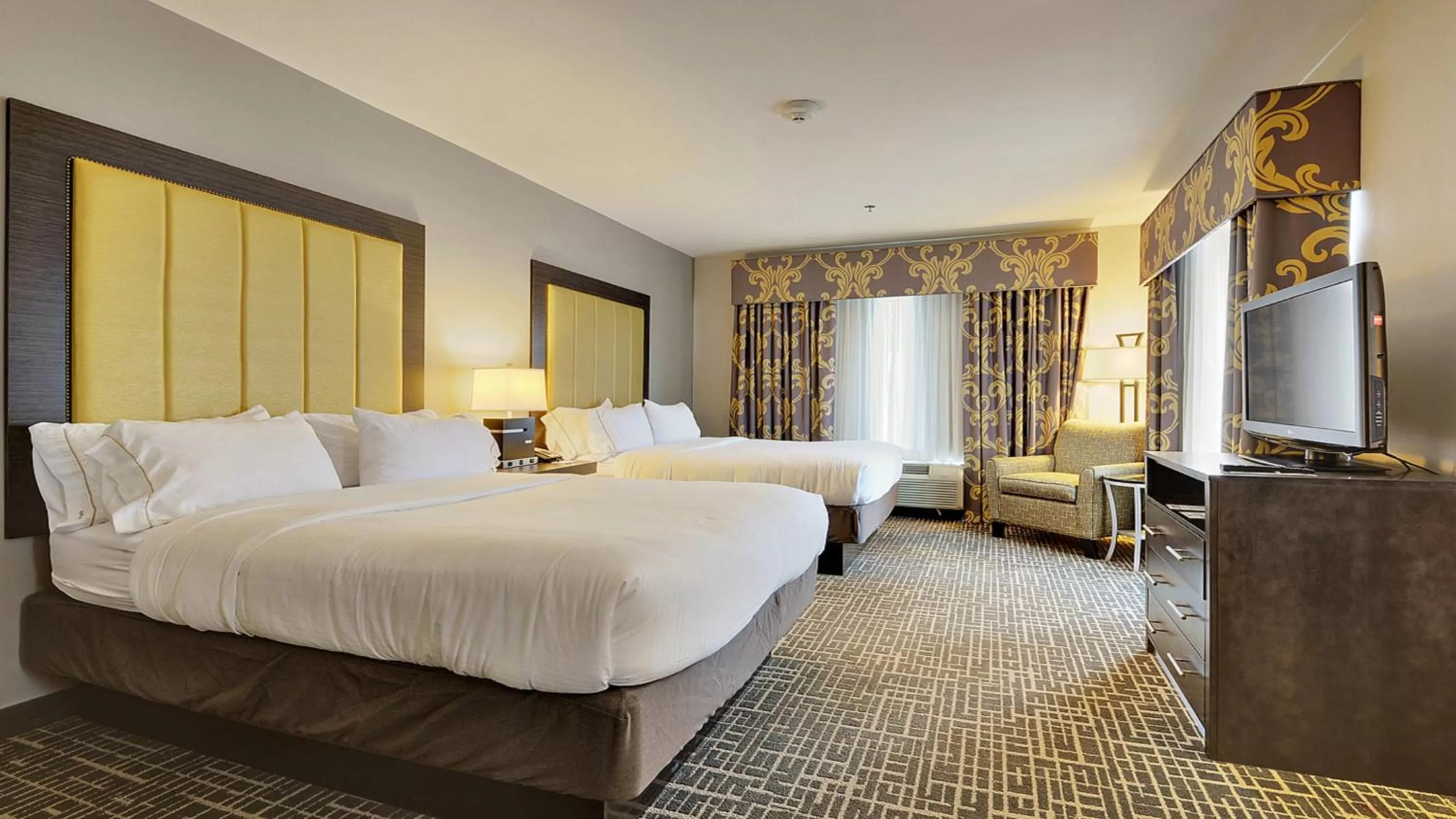 Photo of the whole room, Bed in Holiday Inn Express & Suites Gonzales by IHG