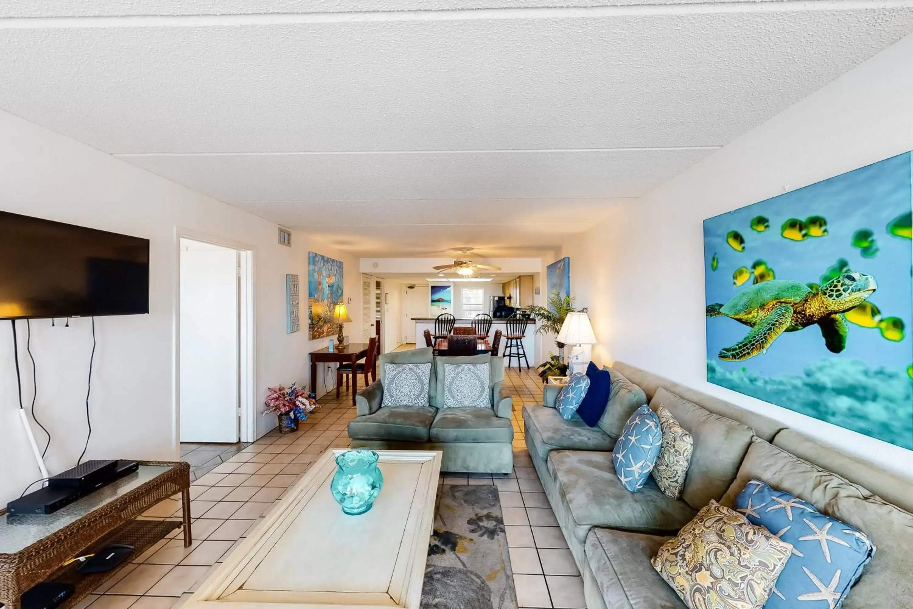 Seating Area in Suntide II Condominiums #108