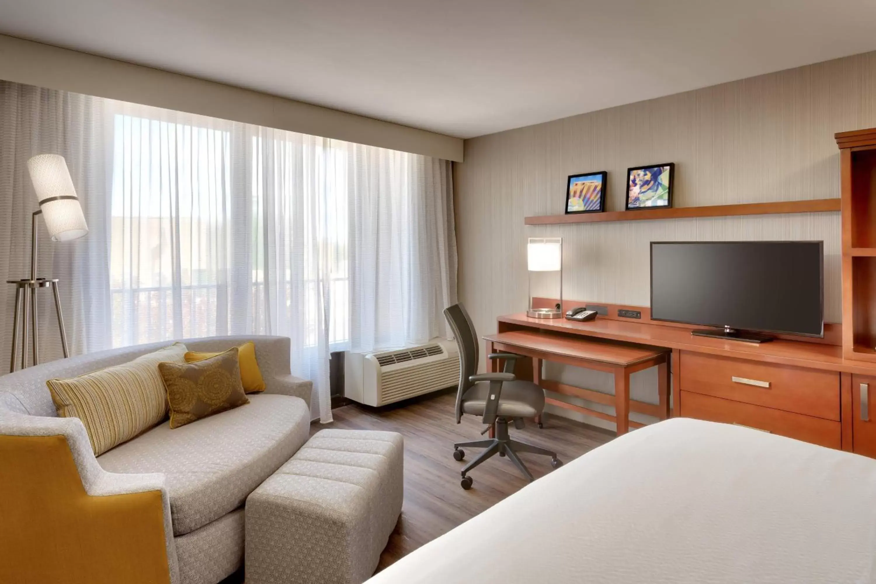 Photo of the whole room, TV/Entertainment Center in Courtyard by Marriott Albuquerque