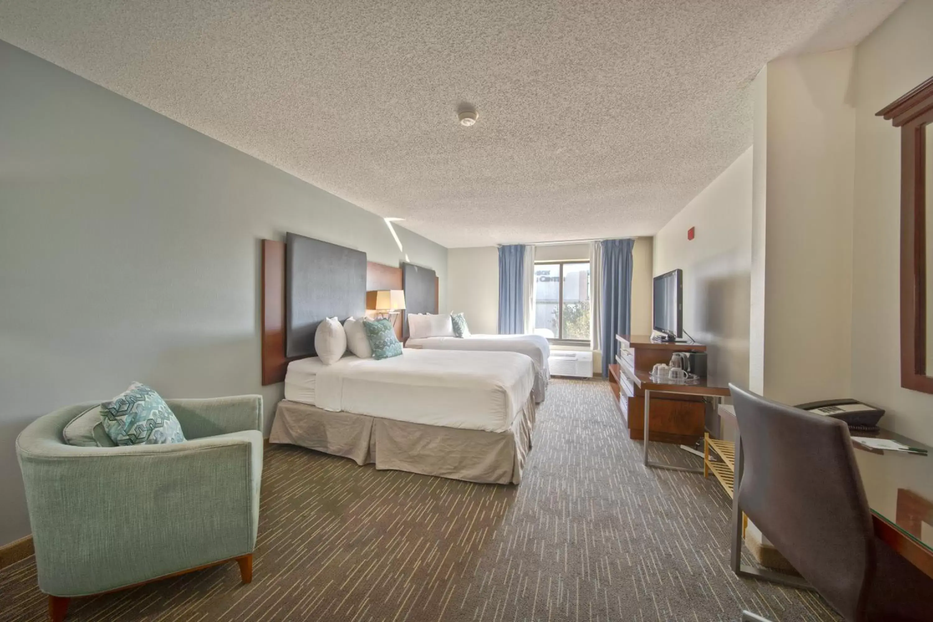 Bed in Wingate by Wyndham and Williamson Conference Center