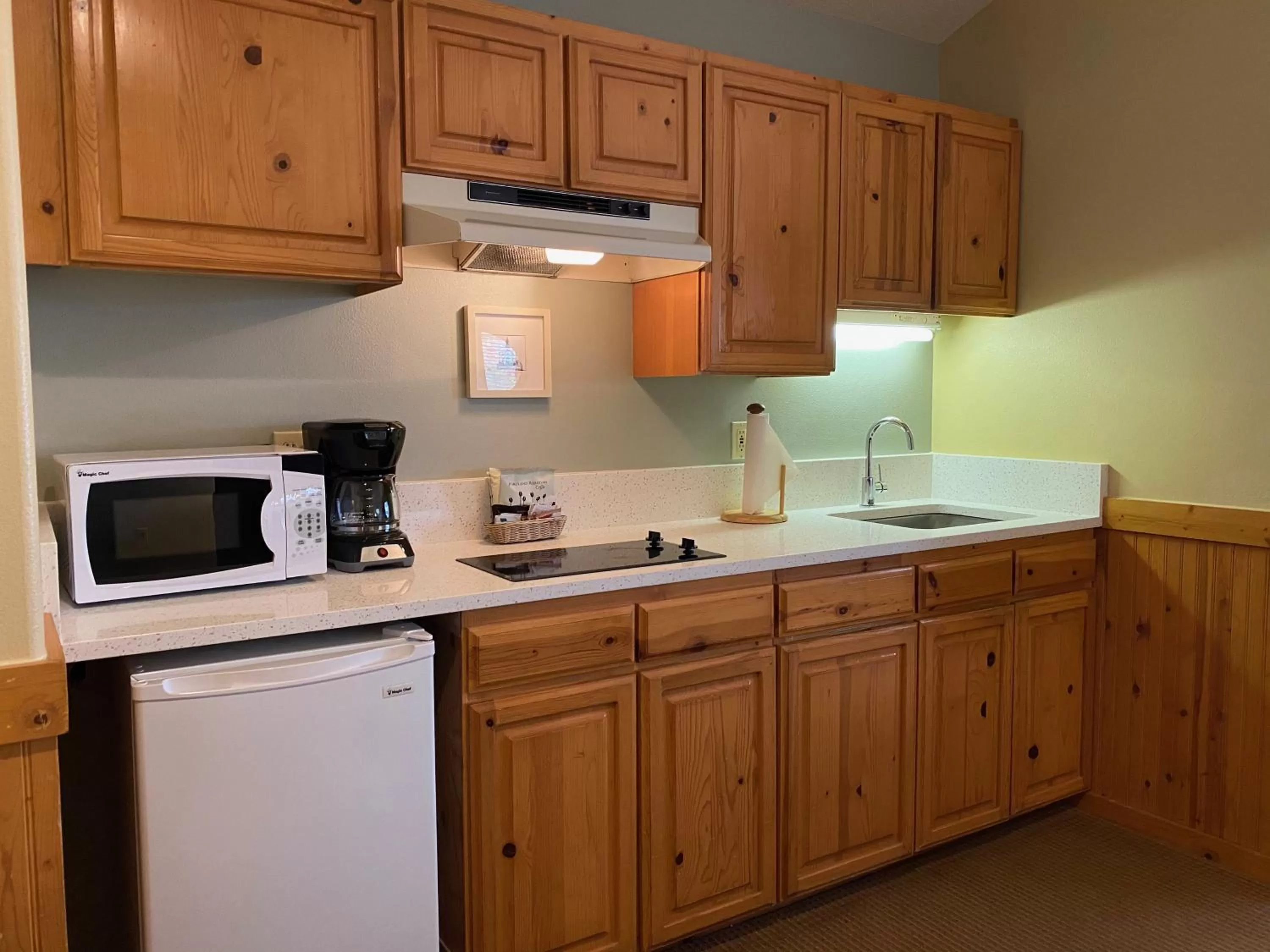 Kitchen or kitchenette in Lighthouse Inn