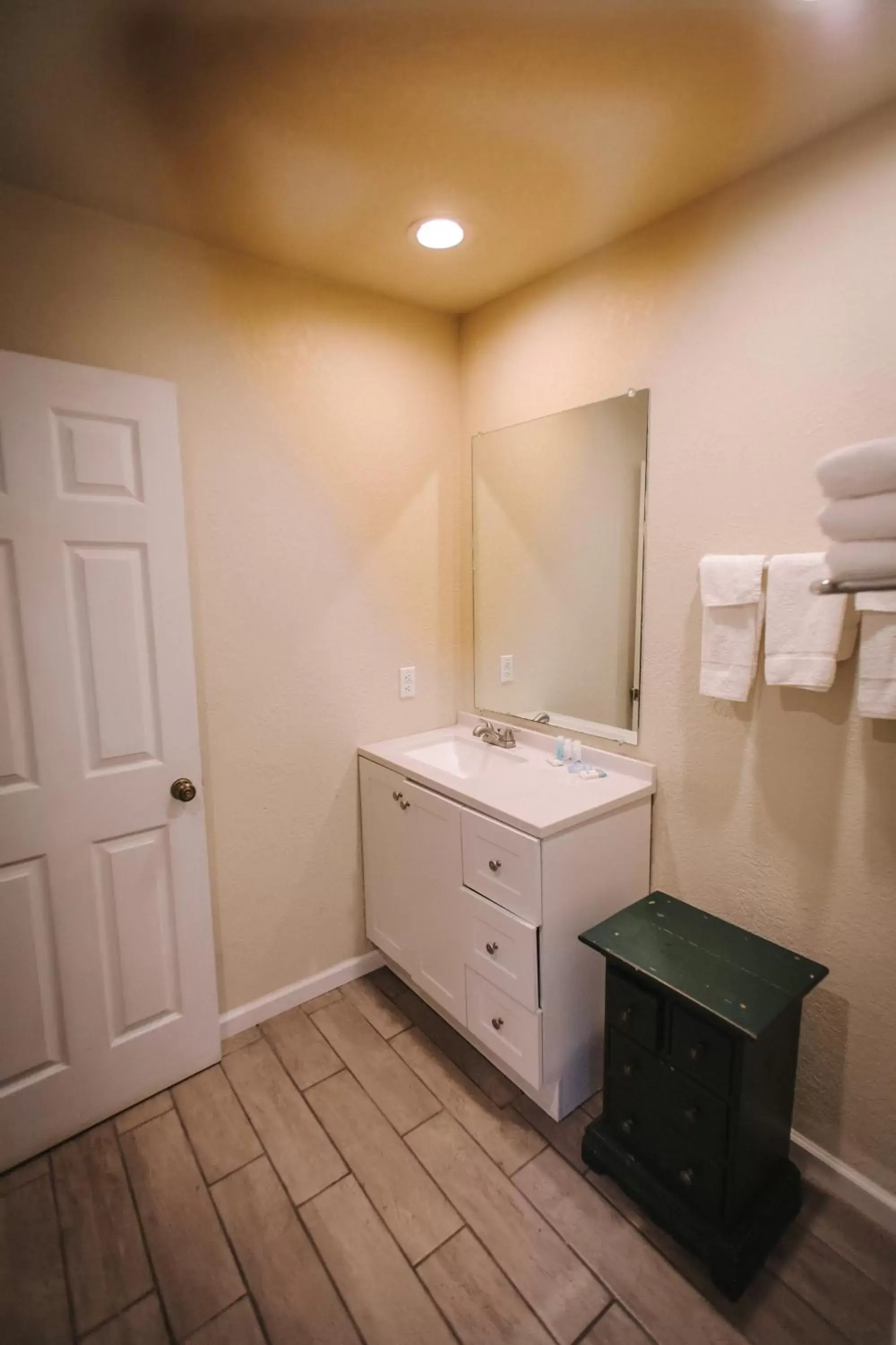 Bathroom in Riverbend Motel & Cabins