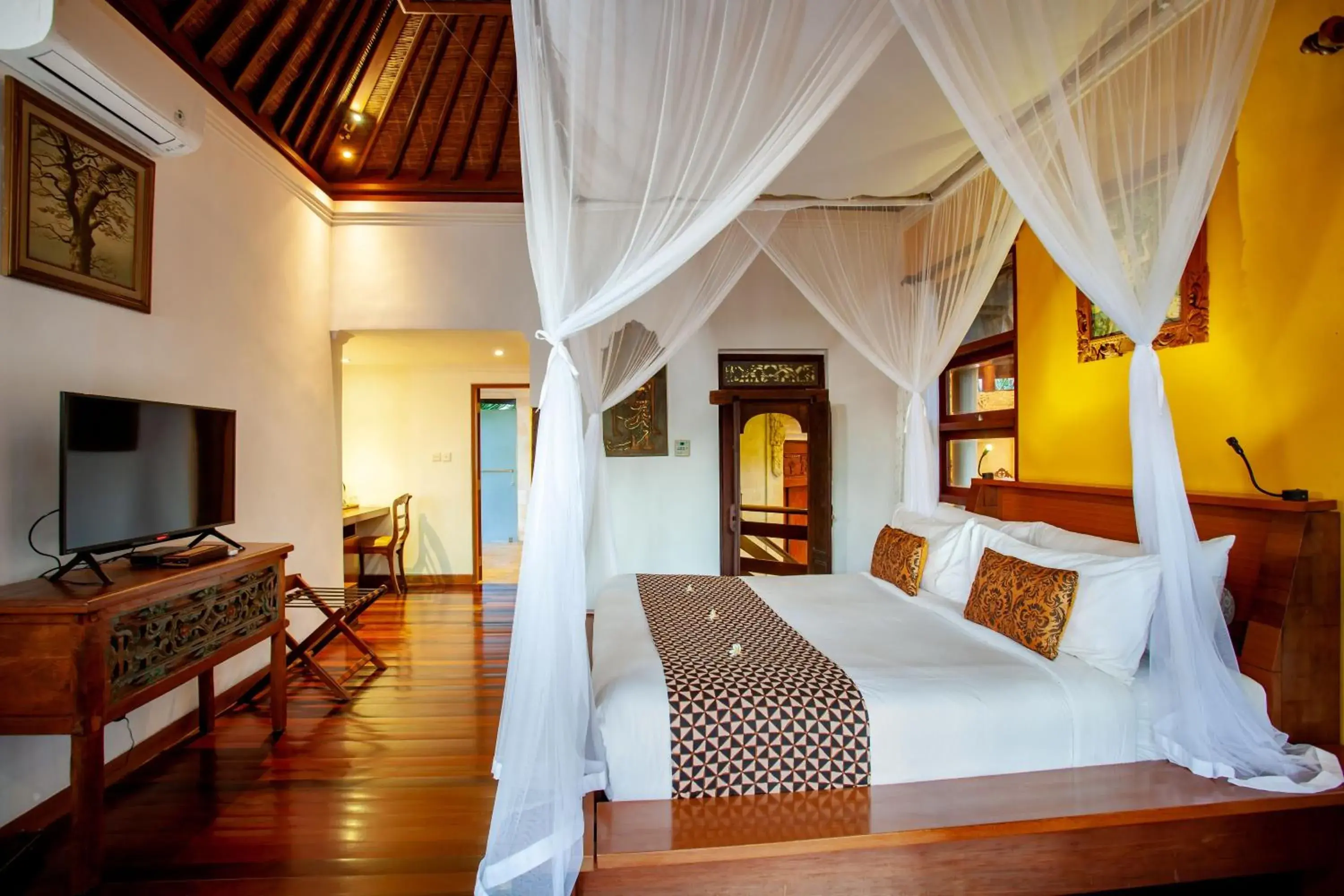 Bed in Aryaswara Villa Ubud