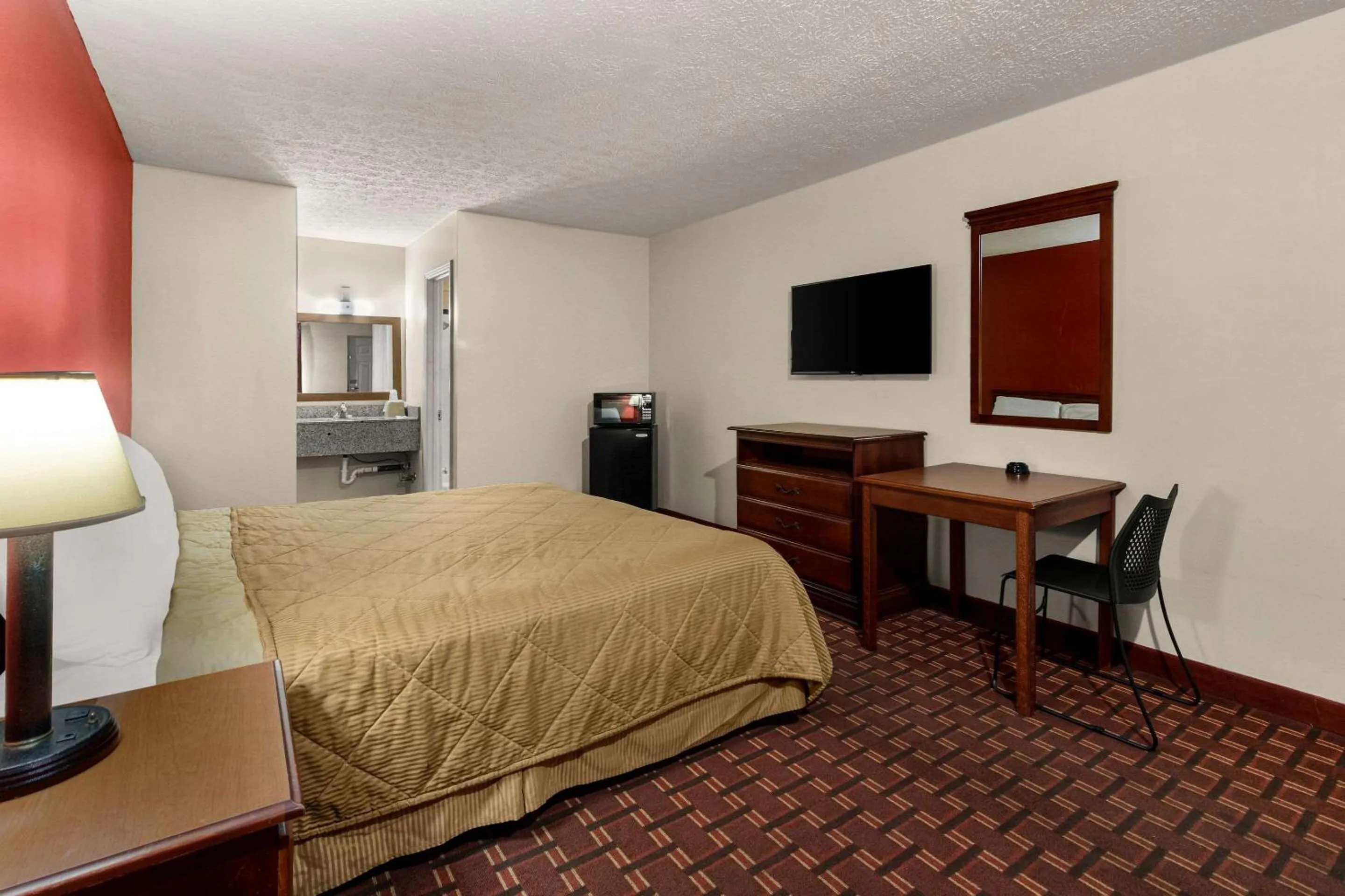 Bedroom, Bed in Rodeway Inn Dickson