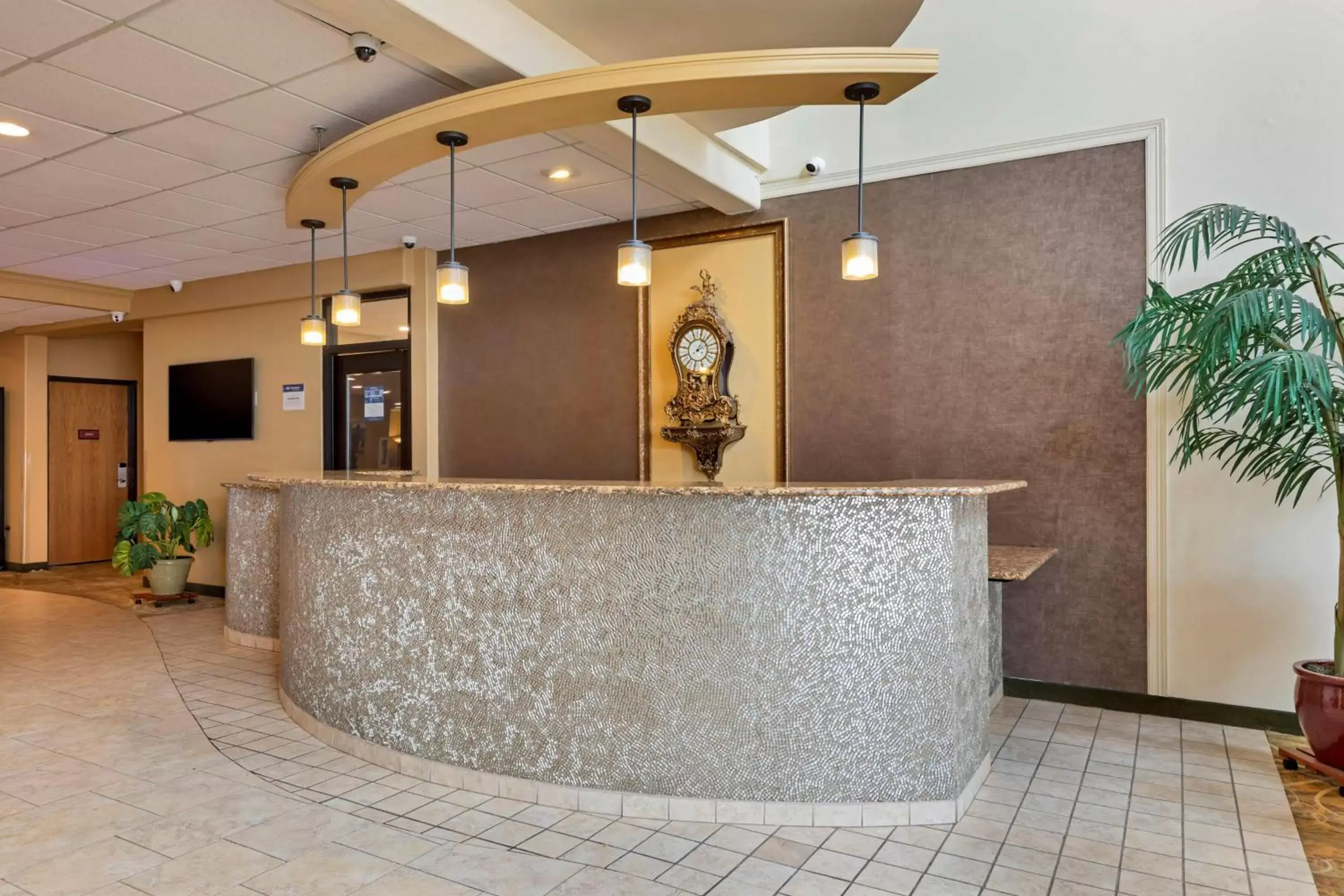 Lobby or reception, Lobby/Reception in Best Western Plus Swiss Chalet Hotel & Suites