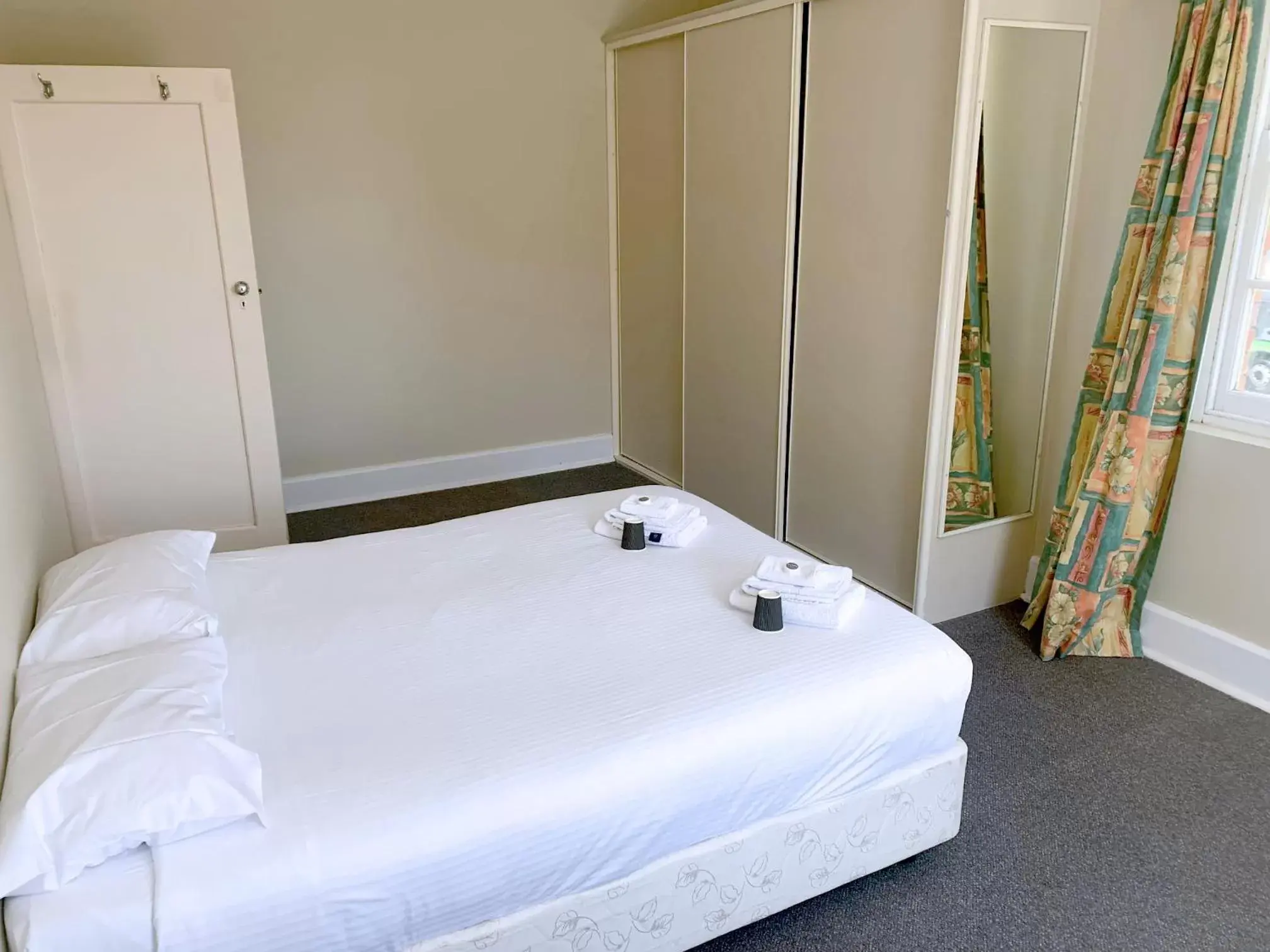 Bedroom, Bed in Port Macquarie Hotel