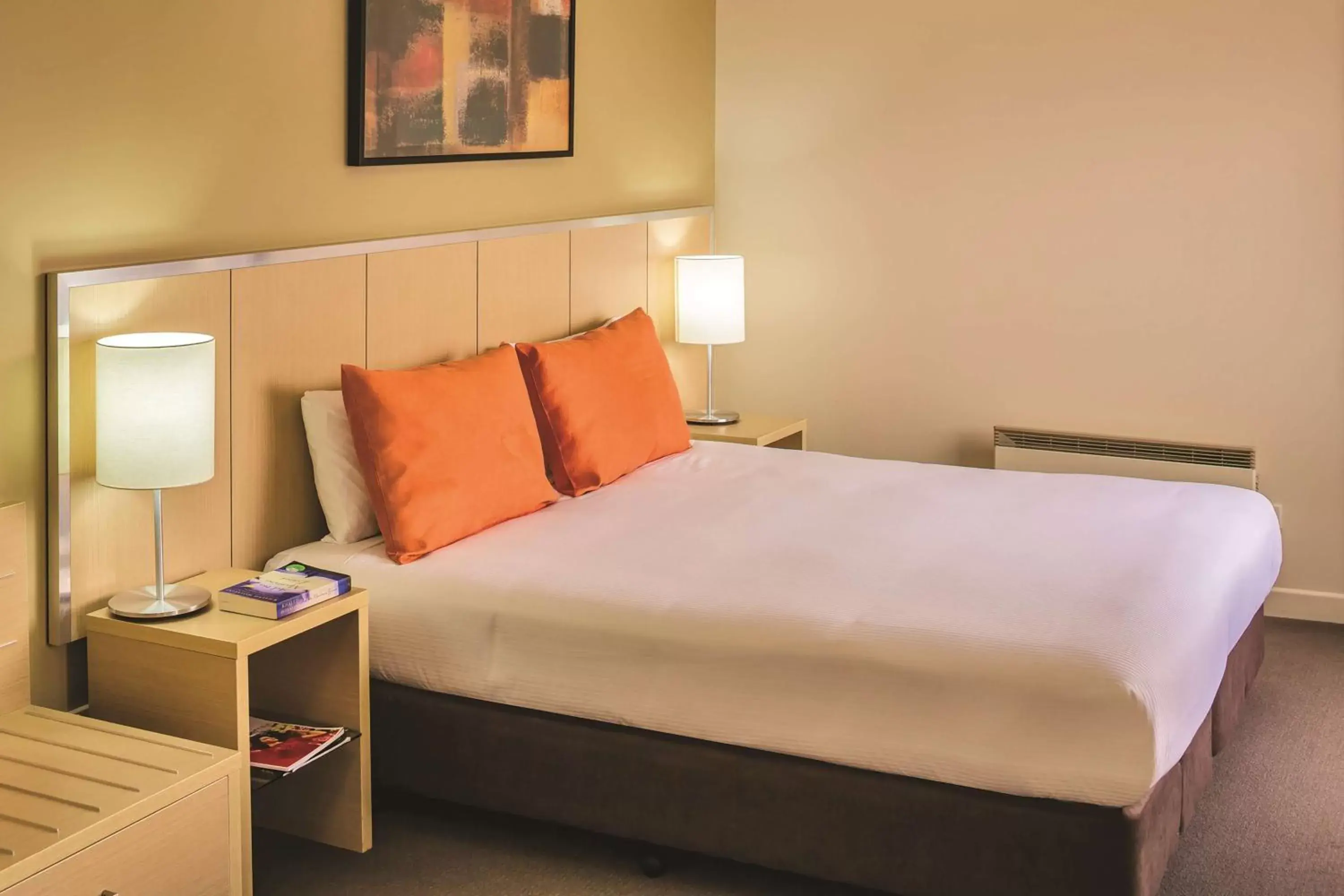 Bedroom, Bed in Travelodge Hotel Wellington