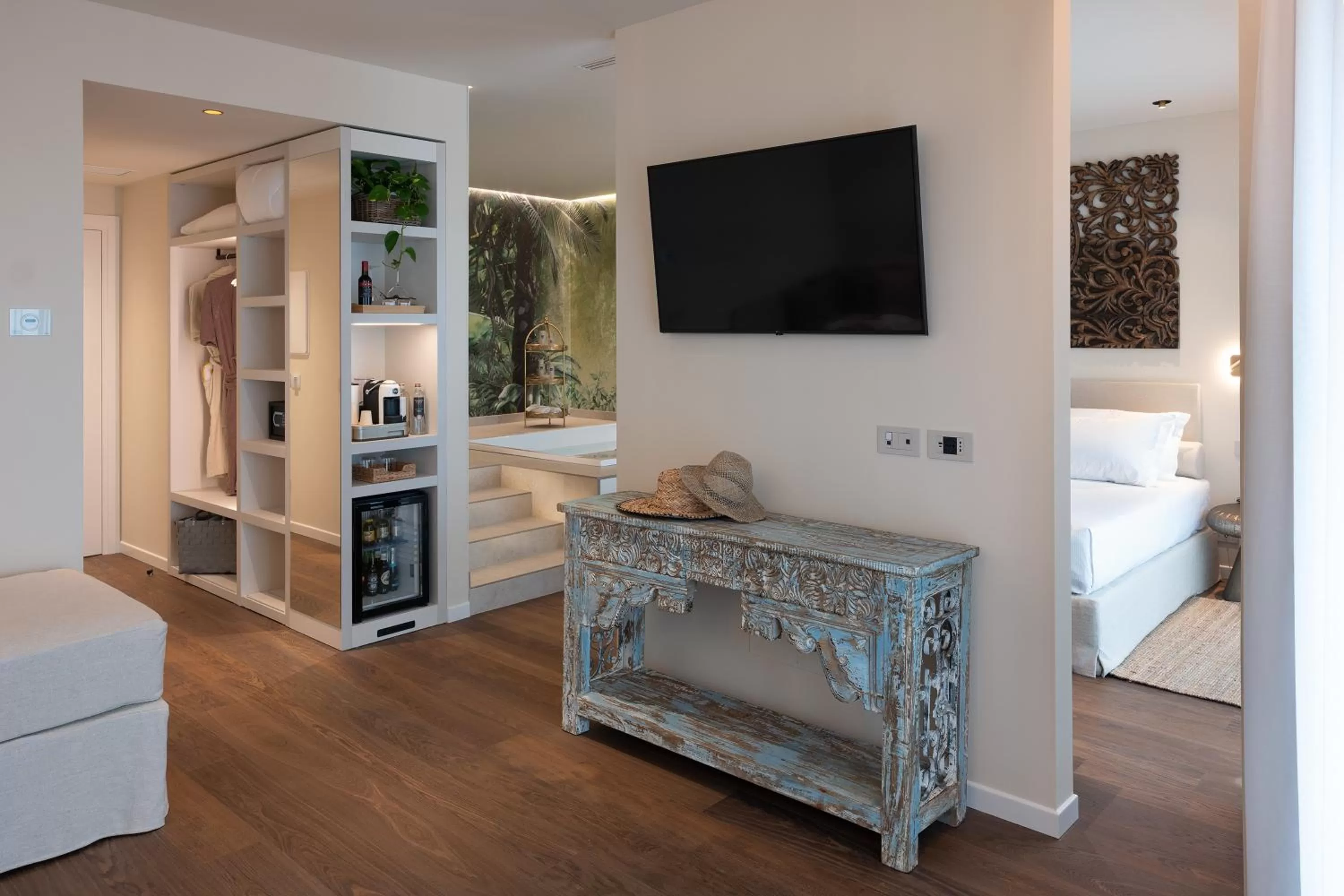 TV and multimedia, Bed in Savoy Beach Hotel & Thermal Spa