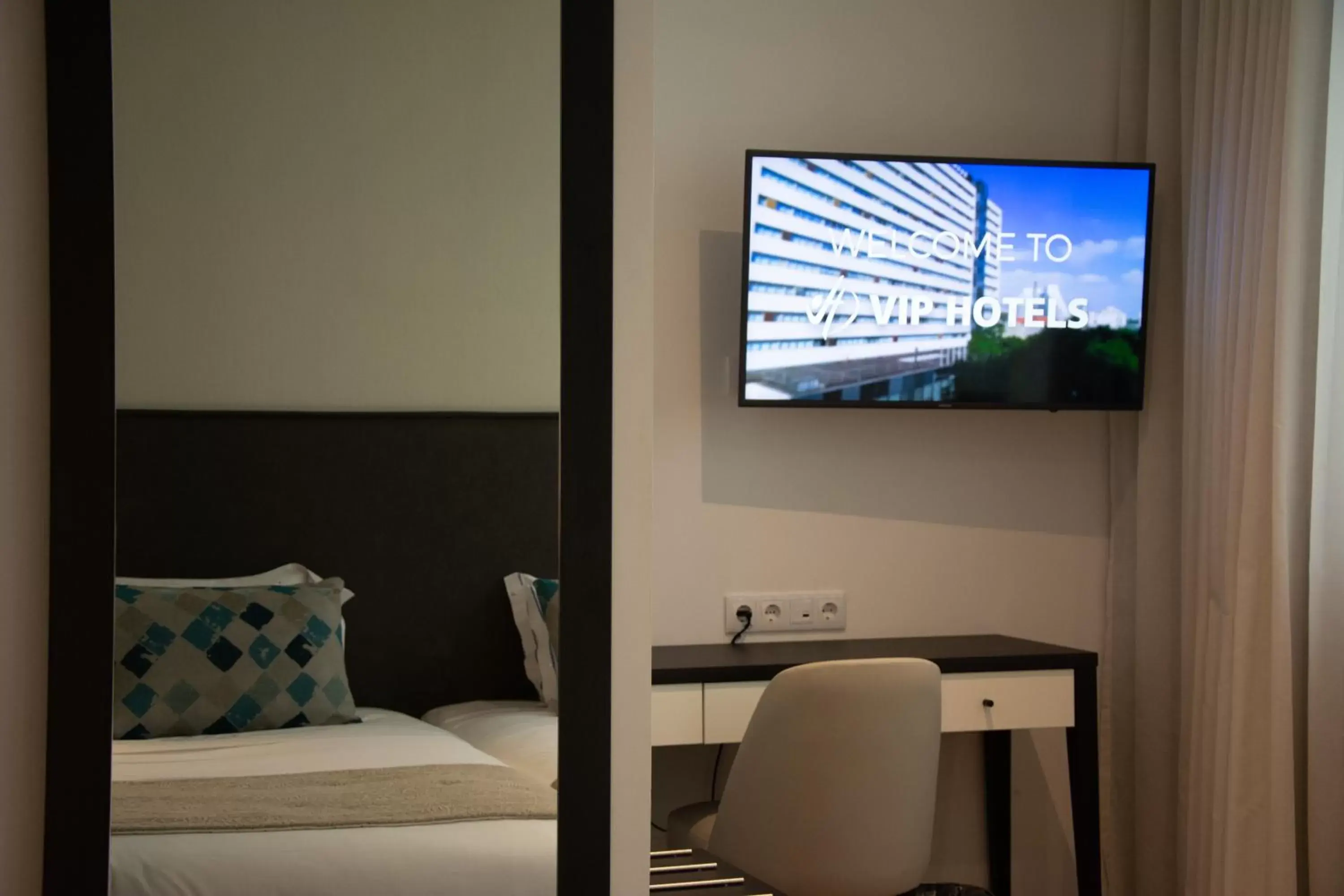 TV and multimedia, Bed in VIP Executive Picoas Hotel