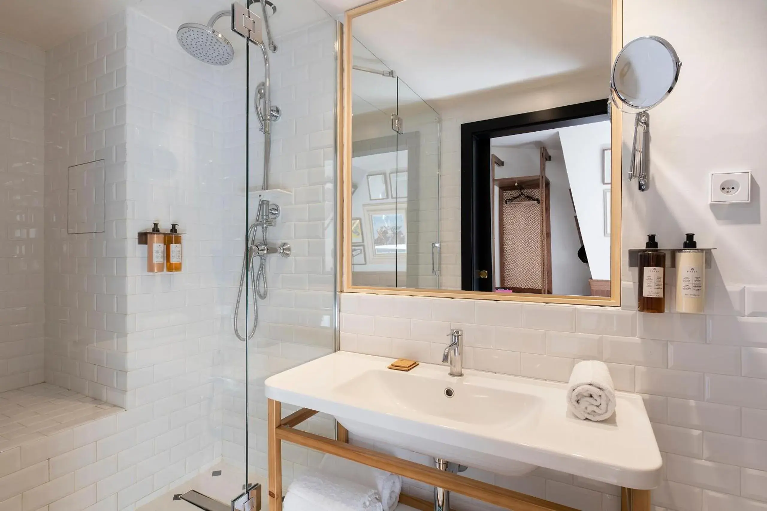 Shower, Bathroom in Hotel Pulitzer Paris