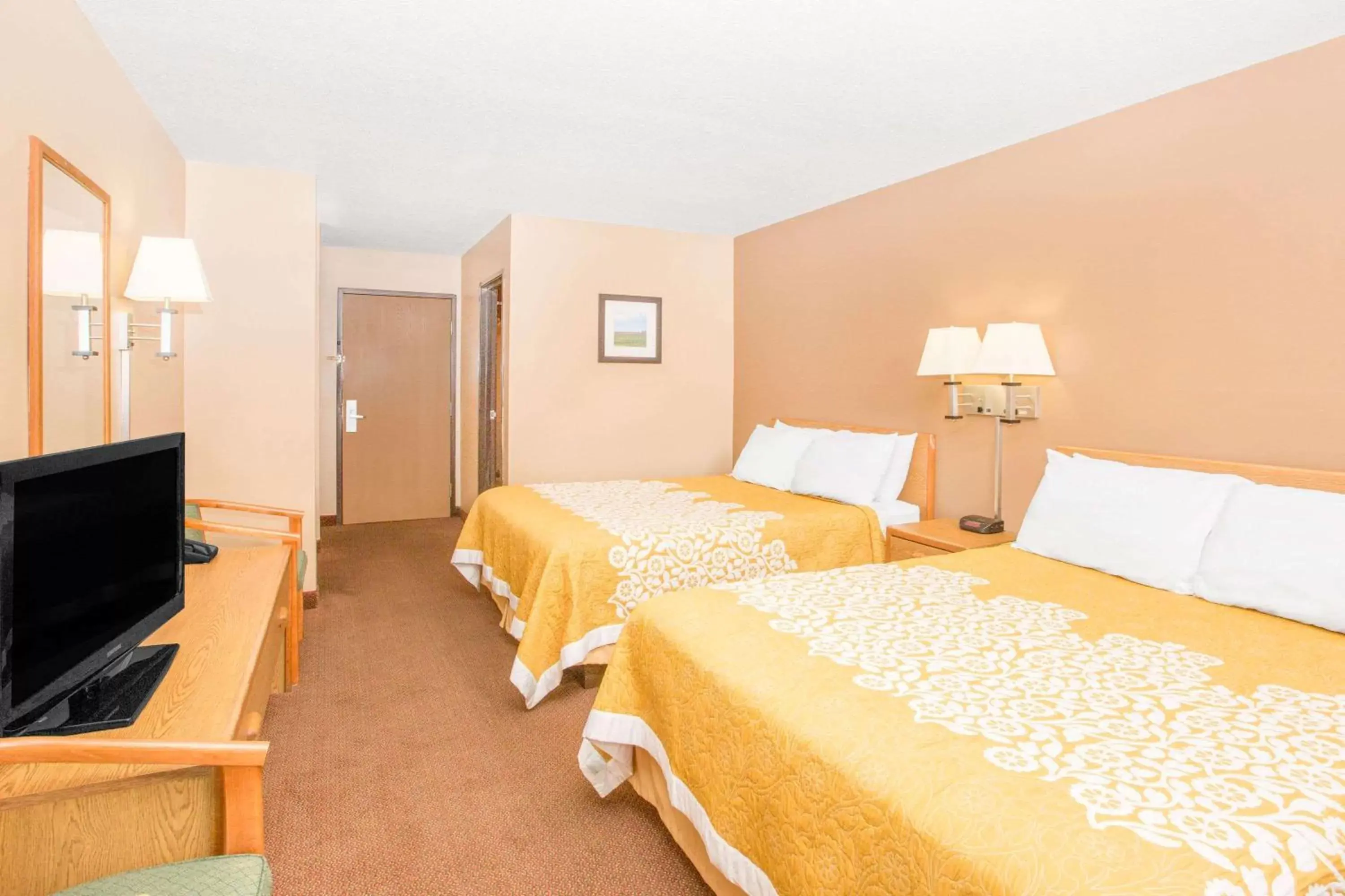 Photo of the whole room in Days Inn by Wyndham Worthington