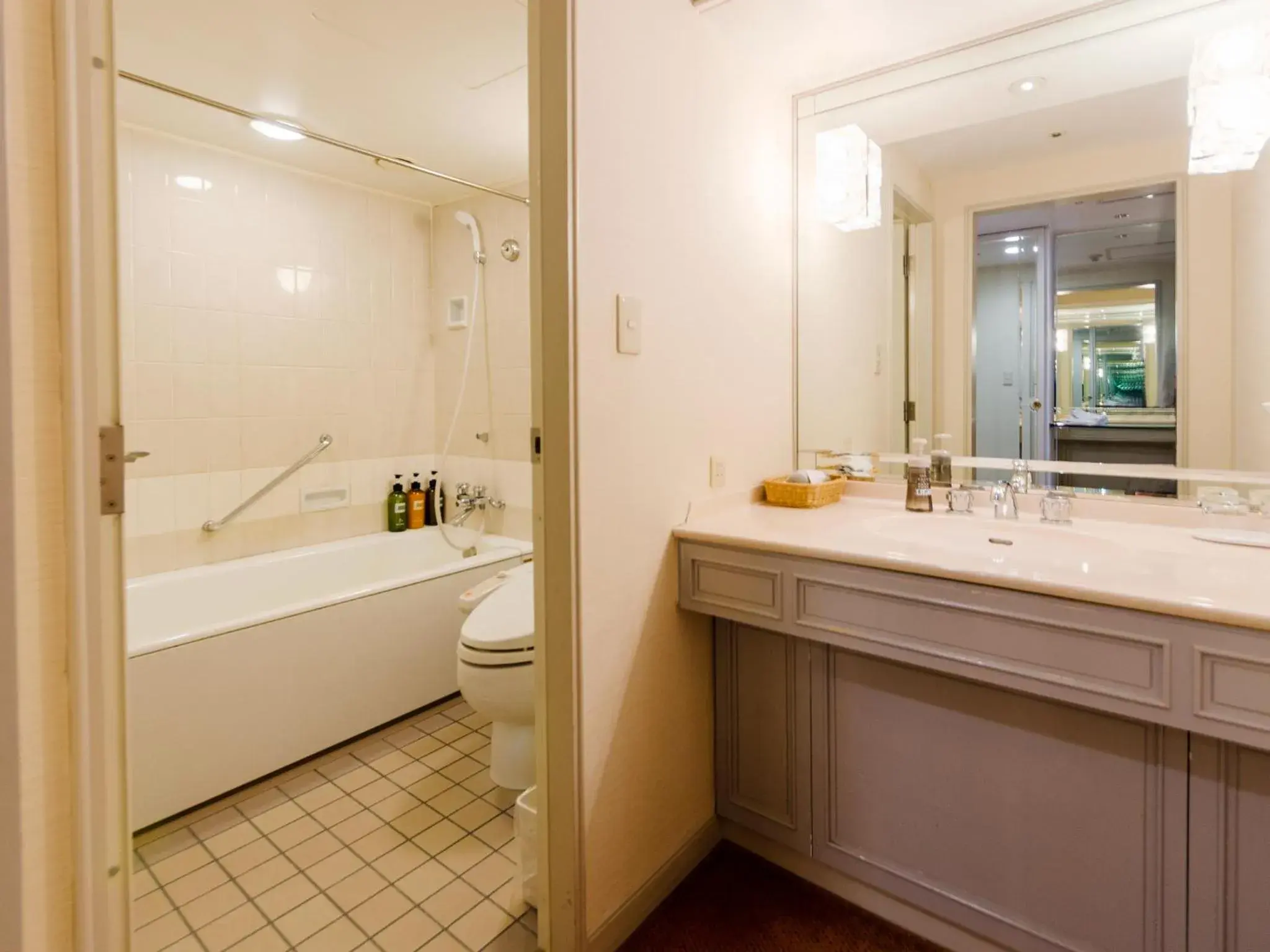 Bathroom in Hotel Crown Palais Kobe