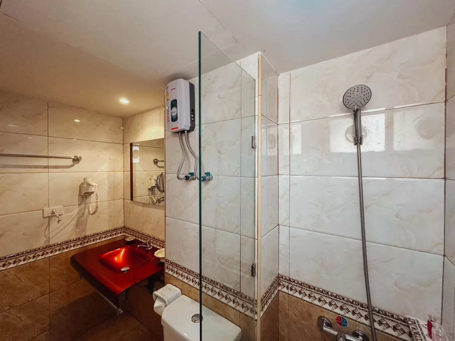 Shower in Hotel De Khuvieng