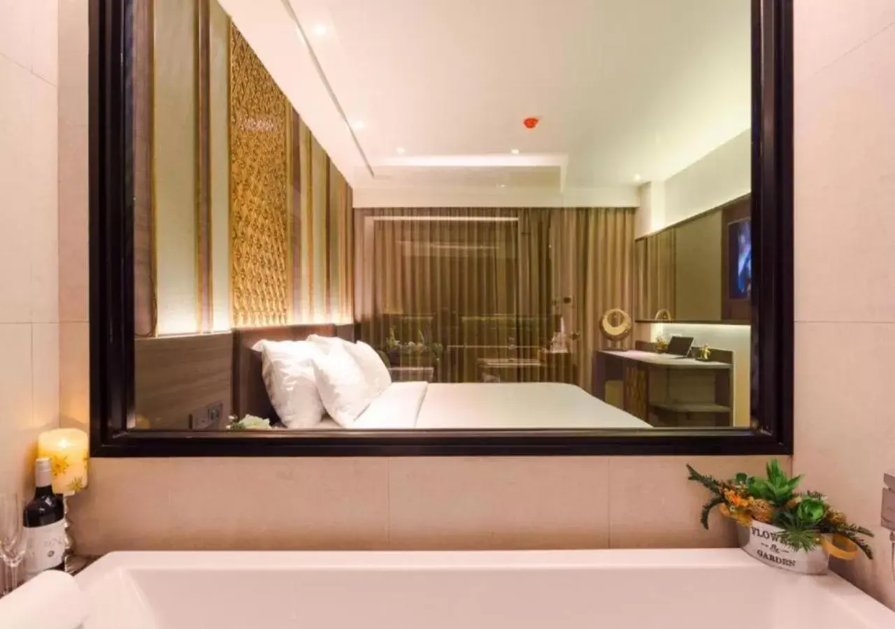 Bathroom in Chillax Heritage Hotel Khaosan - SHA Extra Plus
