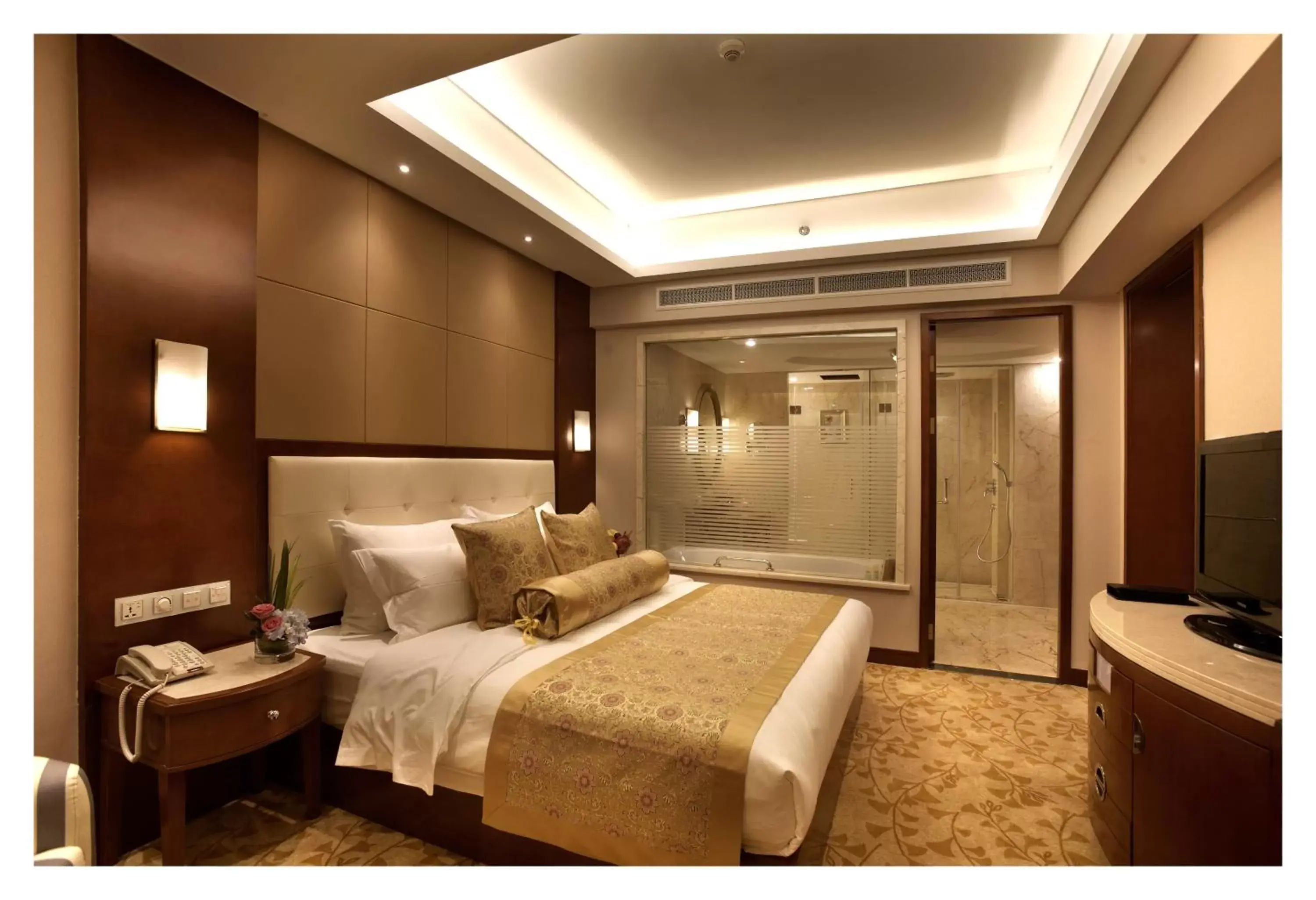 Photo of the whole room, Bed in Citic Ningbo International Hotel