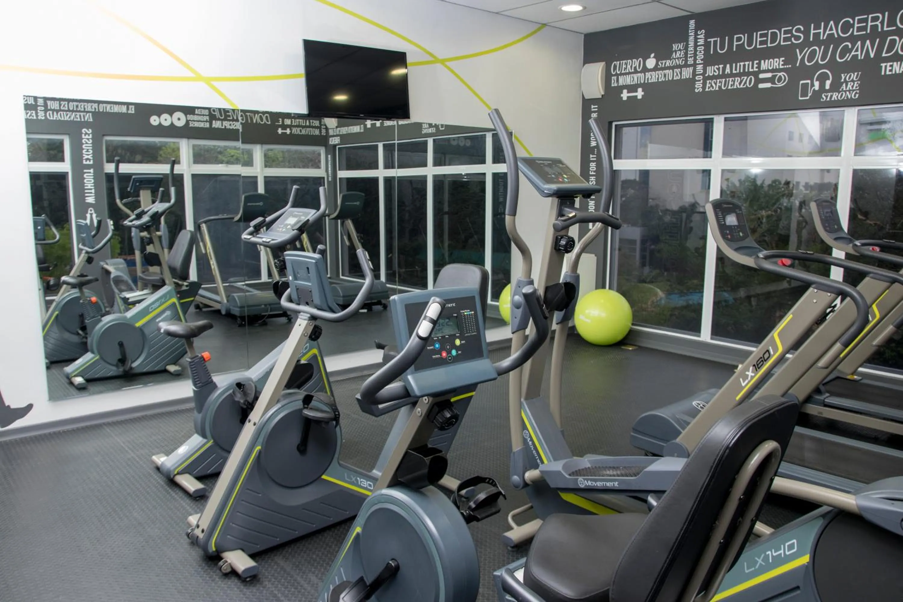 Fitness centre/facilities in ibis Asuncion
