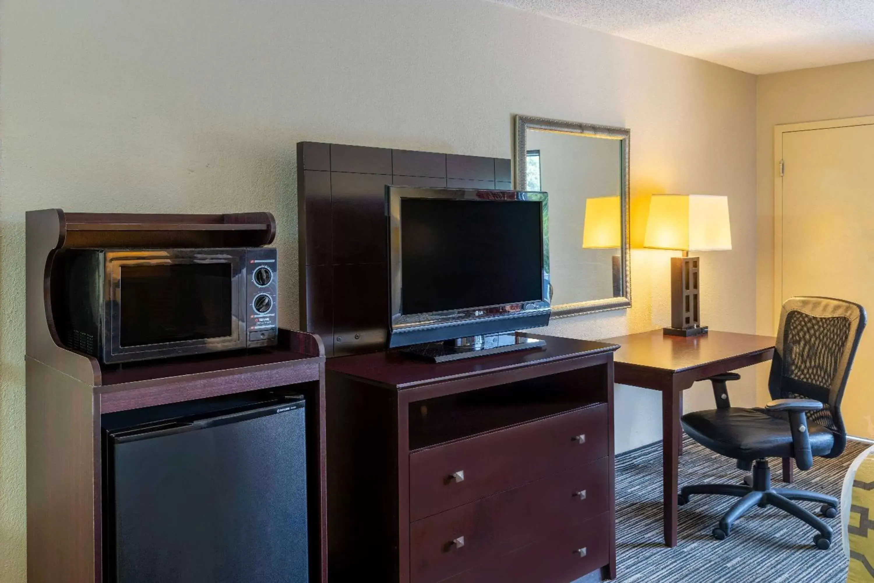Photo of the whole room, TV/Entertainment Center in Baymont by Wyndham Columbus GA