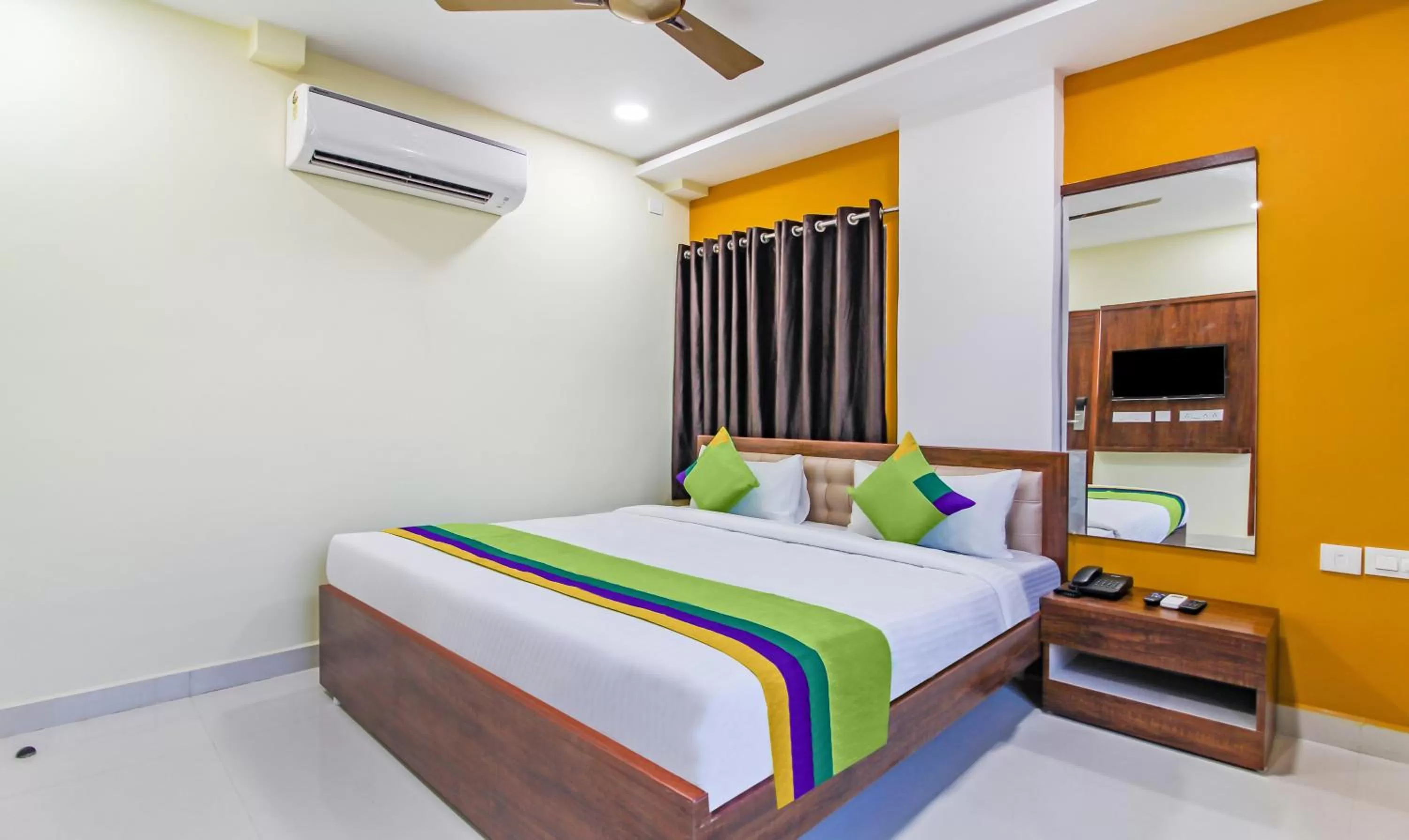 Bedroom, Bed in Itsy Hotels D'Comfort Inn