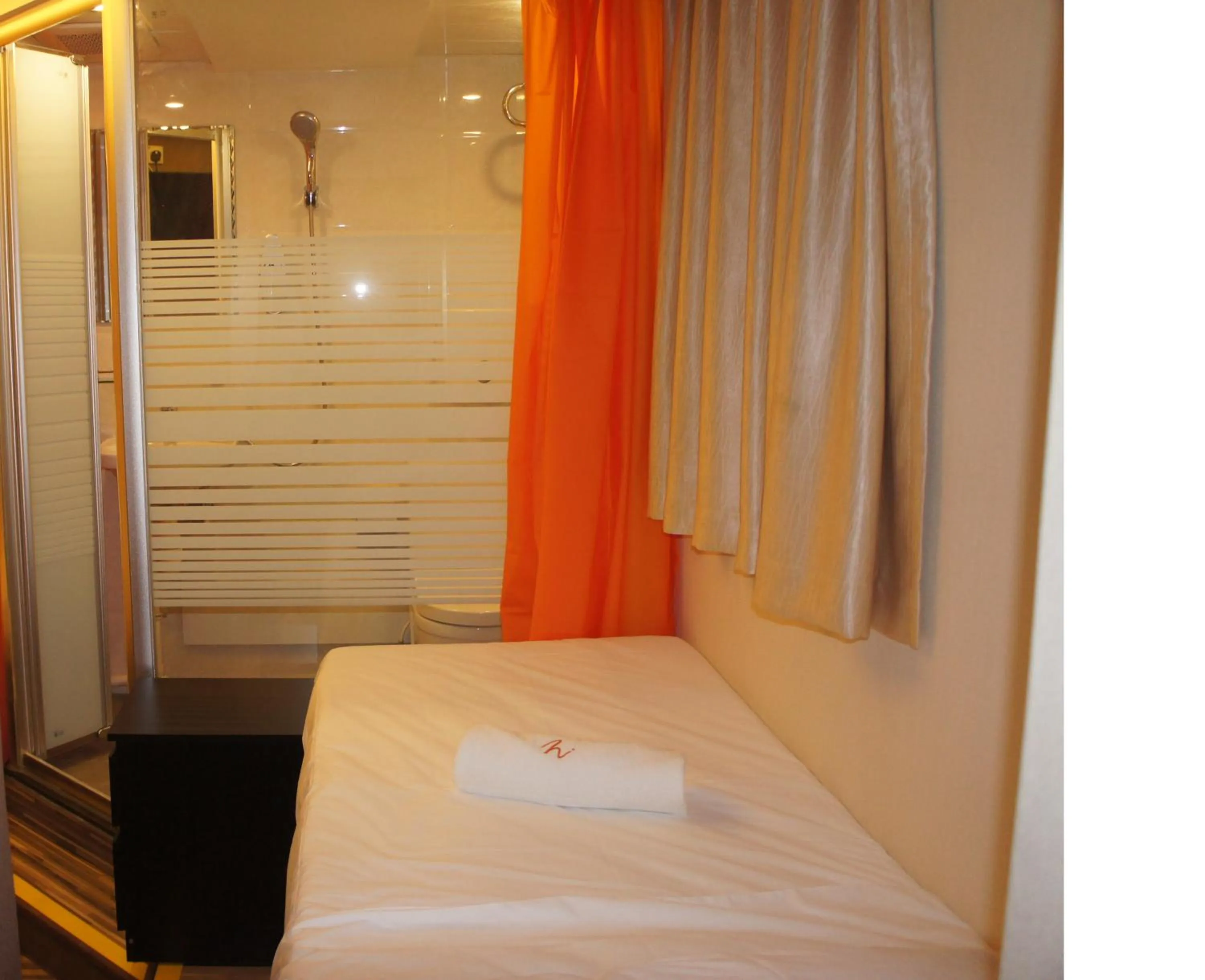 Bed in Homy Inn North Point