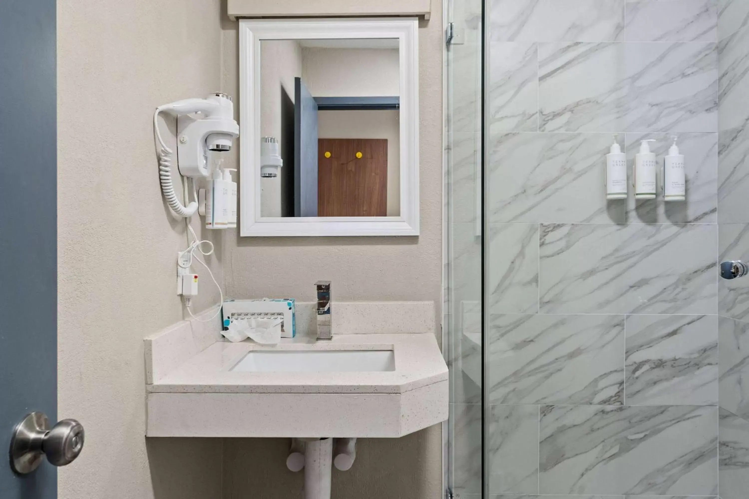 TV and multimedia, Bathroom in Days Inn by Wyndham Albuquerque I-25