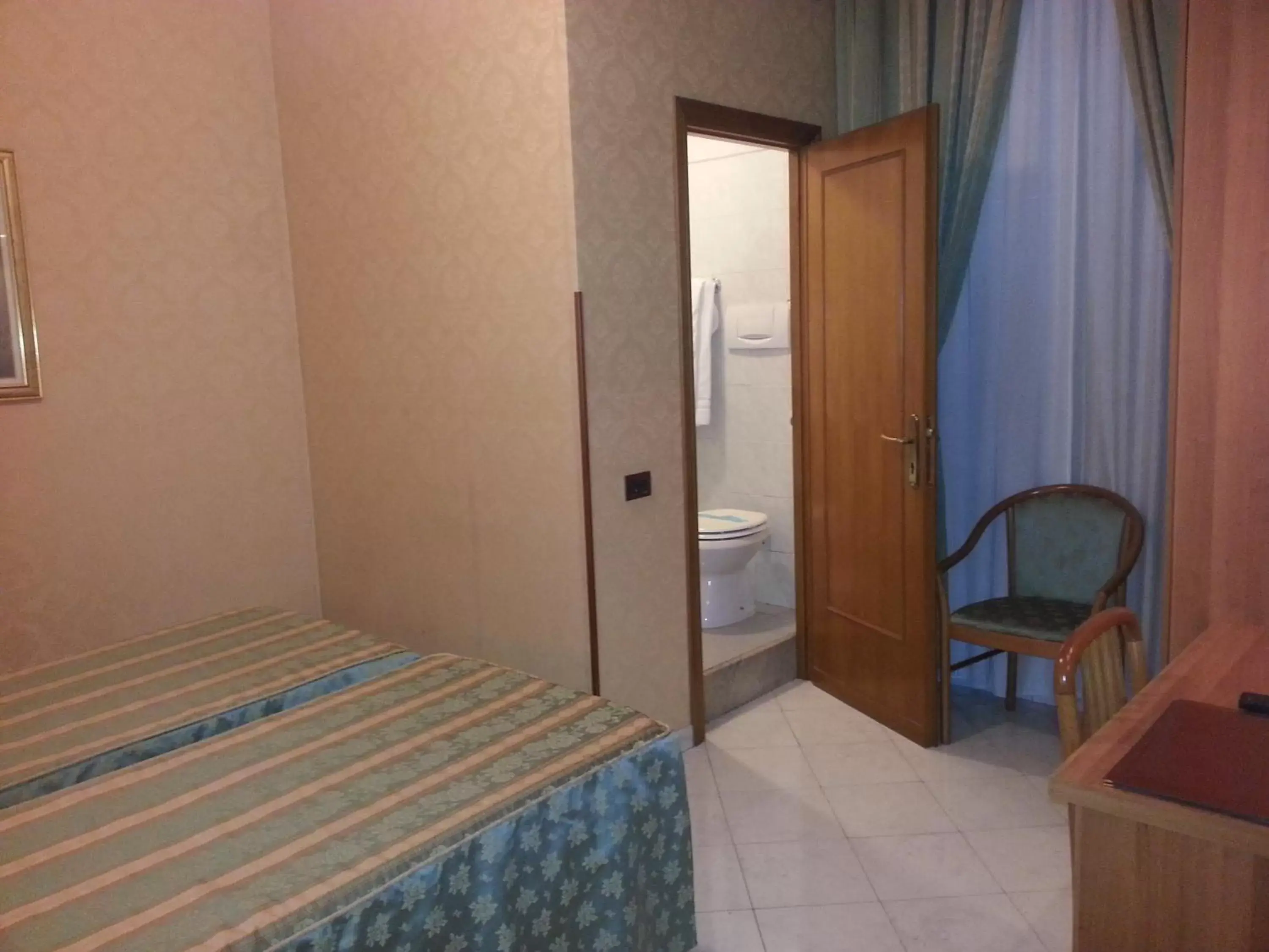 Bathroom, Bed in Hotel Teti