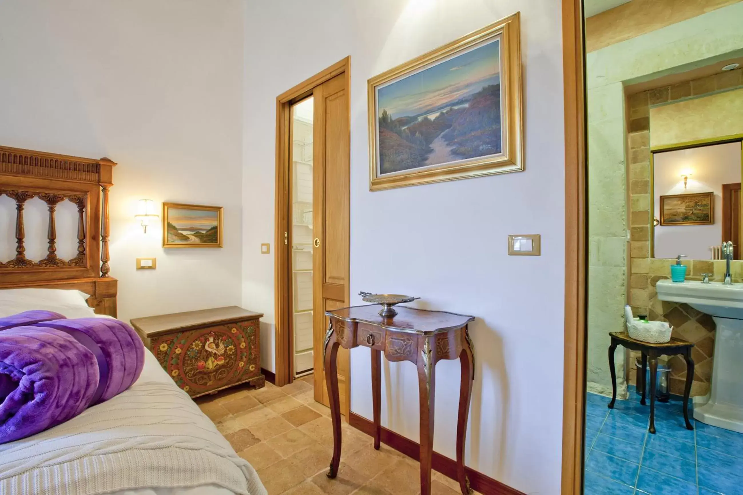 Bathroom, Bed in B&B Il Marchese Del Grillo