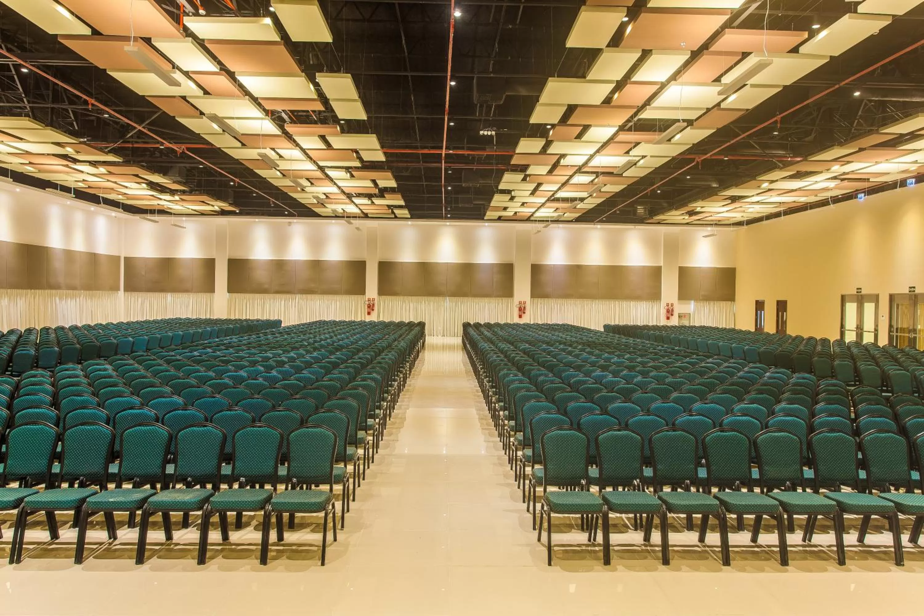 Meeting/conference room in Holiday Inn Natal, an IHG Hotel
