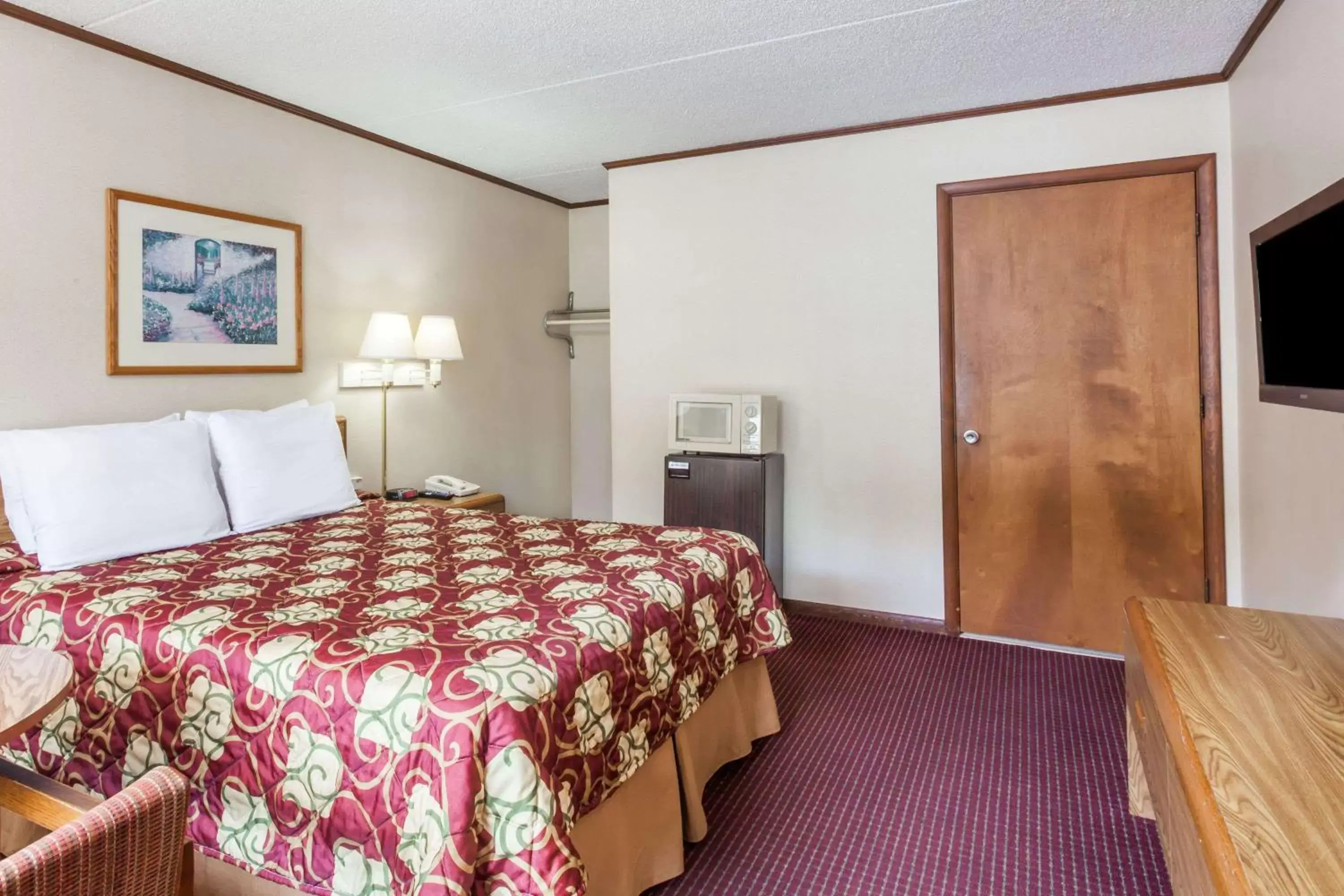 Photo of the whole room, Bed in Serenity Inn Sweetwater