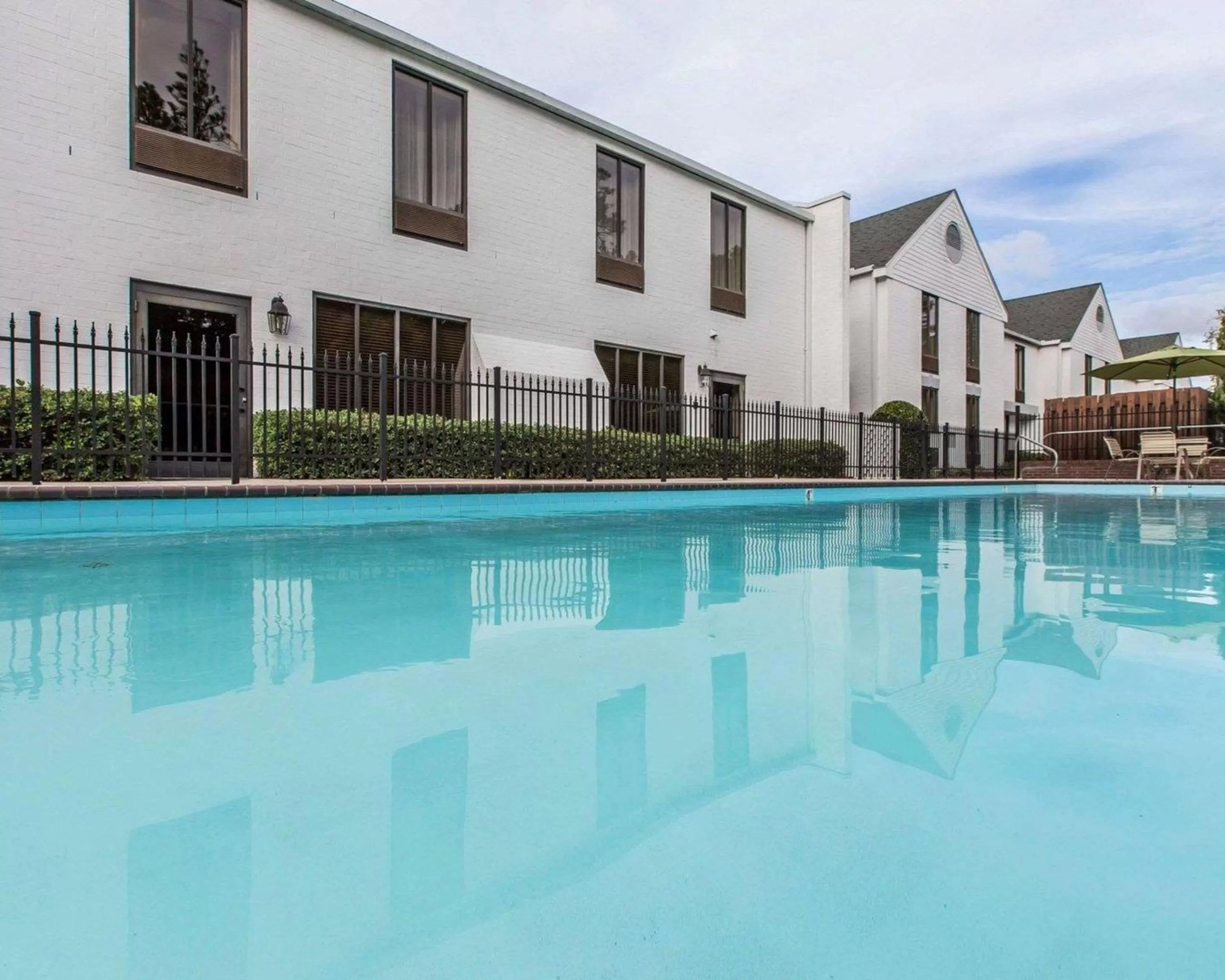 Swimming pool in Comfort Inn Pinehurst - Southern Pines
