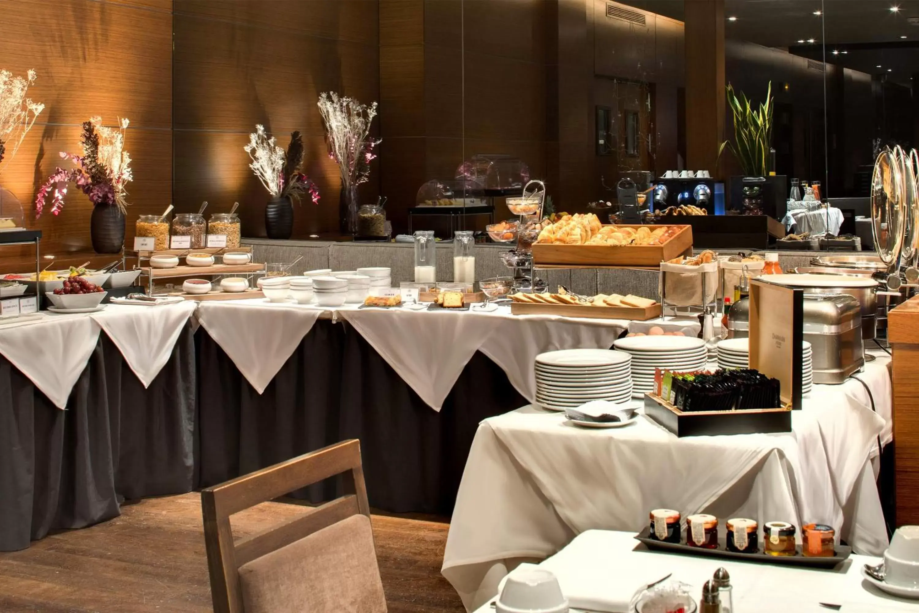 Buffet breakfast, Restaurant/Places to Eat in Splendid Etoile
