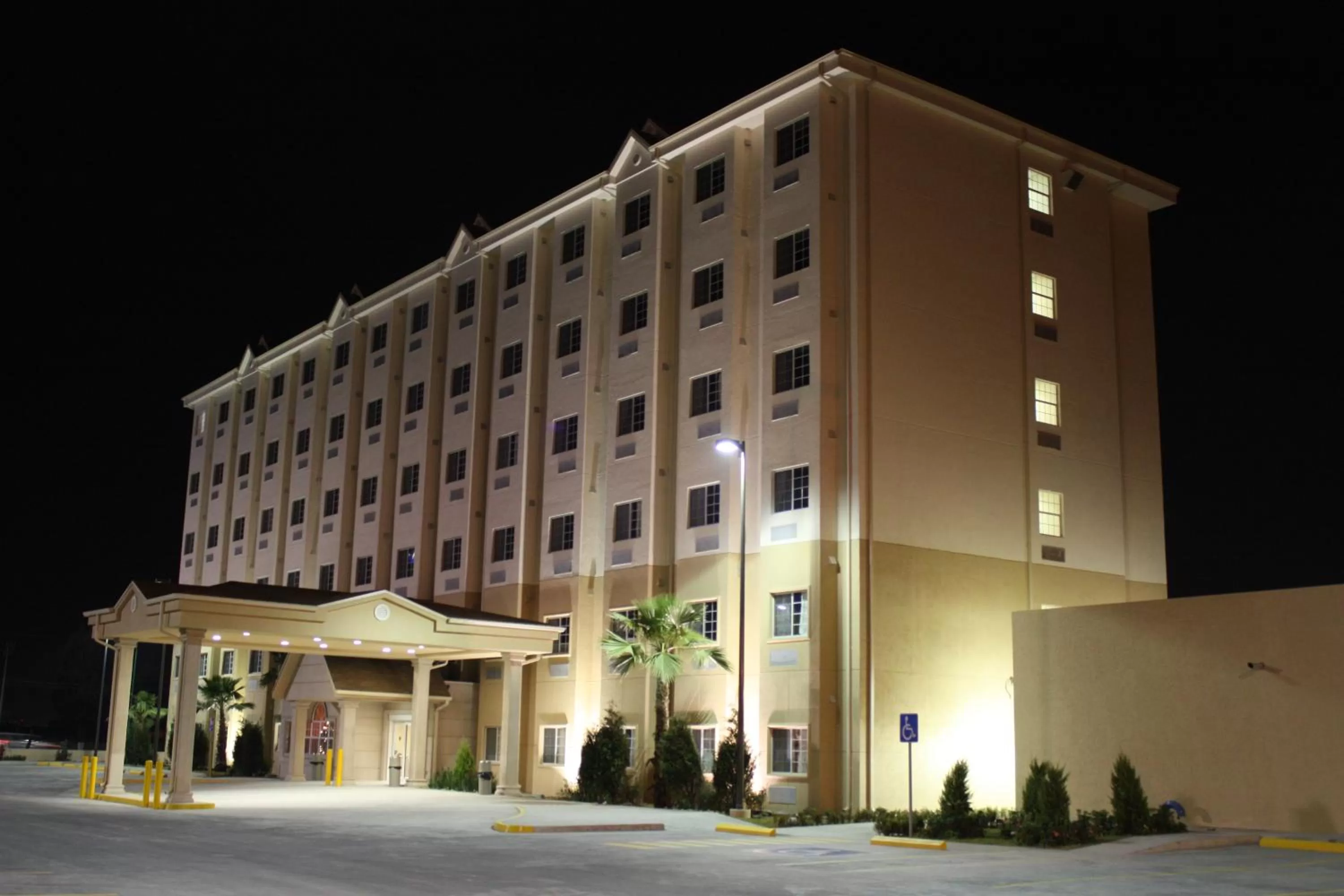 Property building in Microtel Inn and Suites by Wyndham Toluca