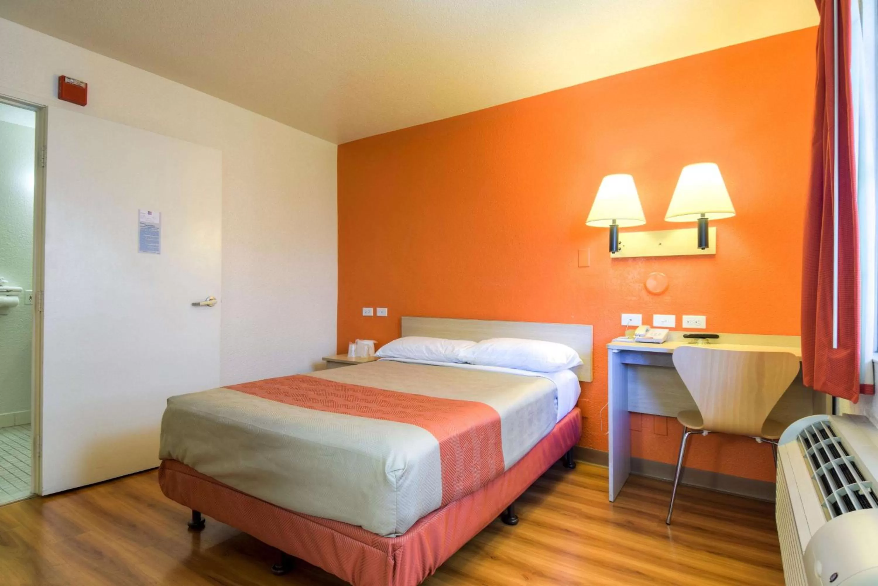 Bedroom, Bed in Motel 6-San Dimas, CA - Los Angeles