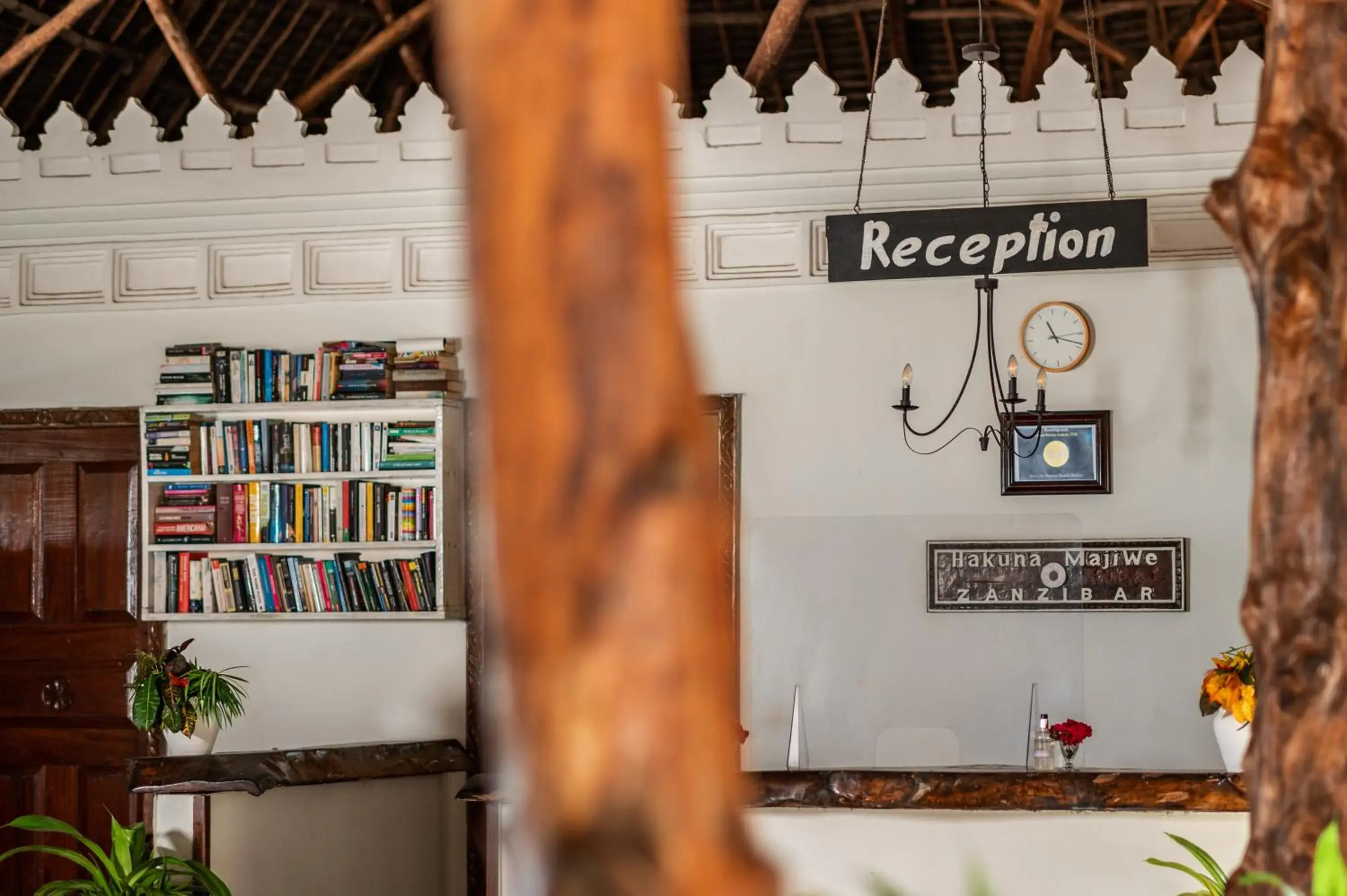 Library in Hakuna Majiwe Beach Lodge Zanzibar