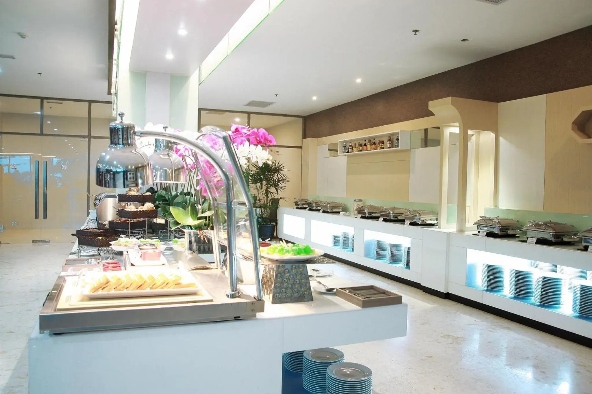 Restaurant/places to eat in Platinum Hotel & Convention Hall Balikpapan