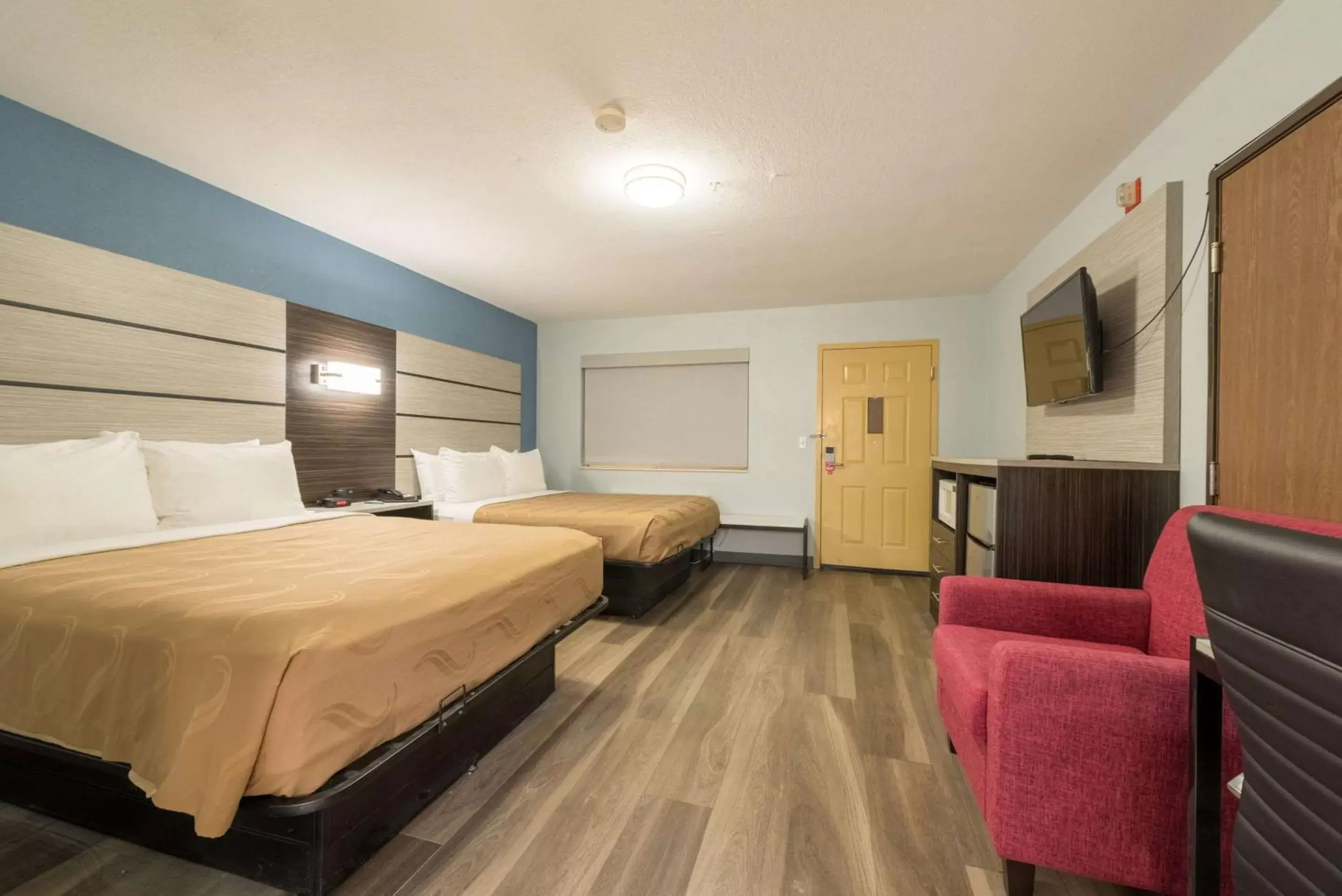 Bedroom in Quality Inn & Suites Manitou Springs at Pikes Peak