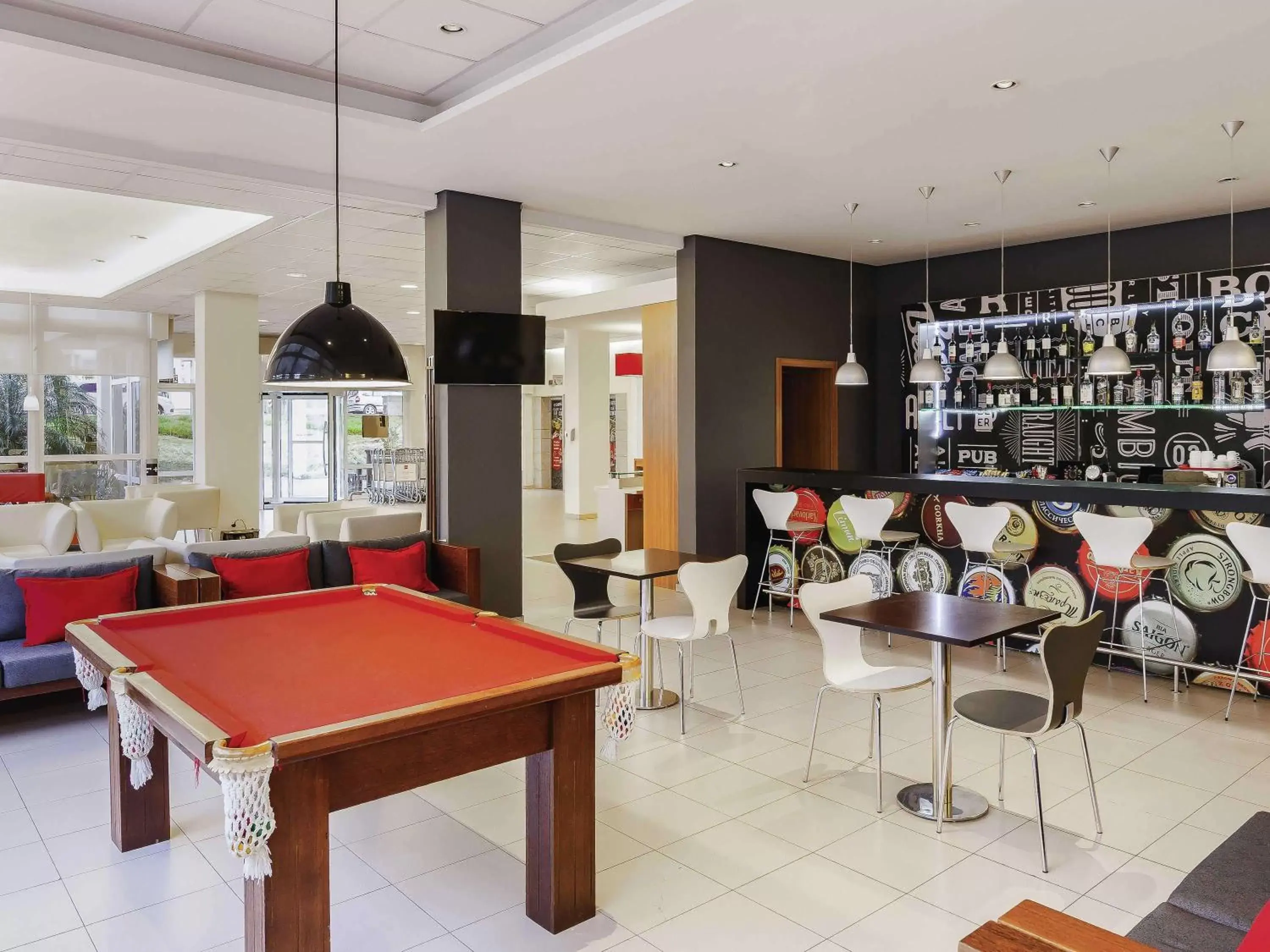 Lounge or bar, Billiards in ibis Canoas Shopping
