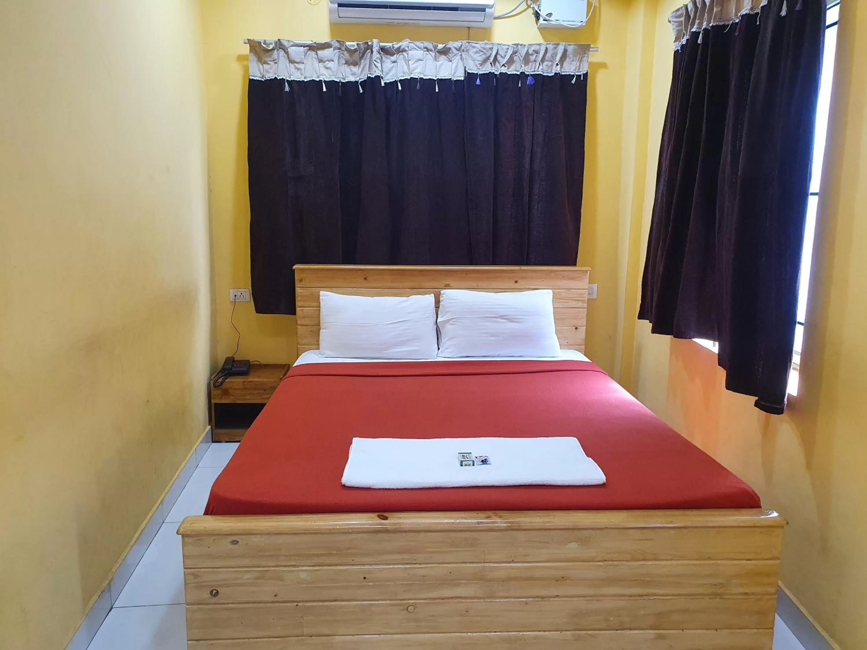 Photo of the whole room, Bed in Le Hotel Host