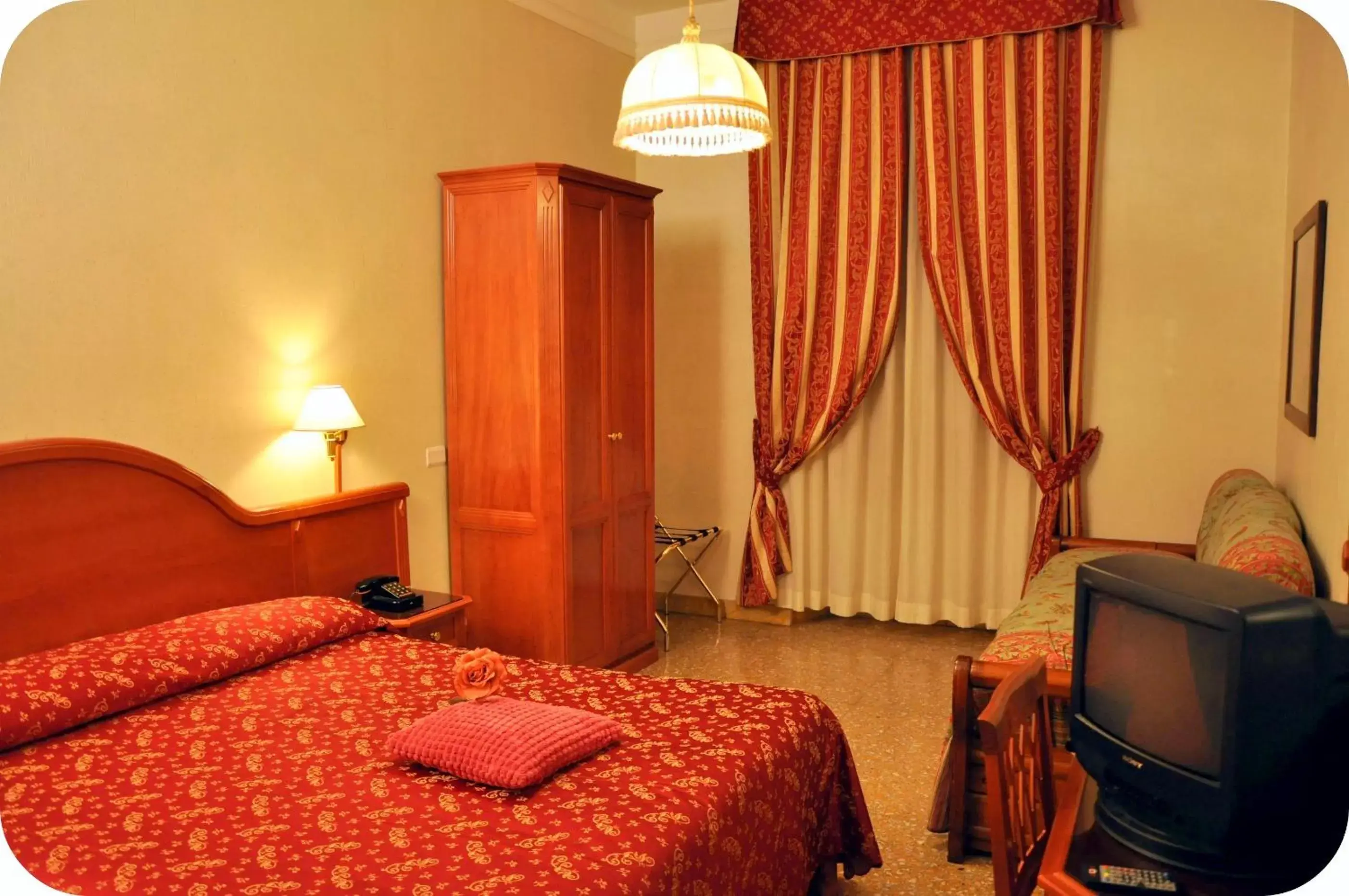 Photo of the whole room, Bed in Albergo Sandra