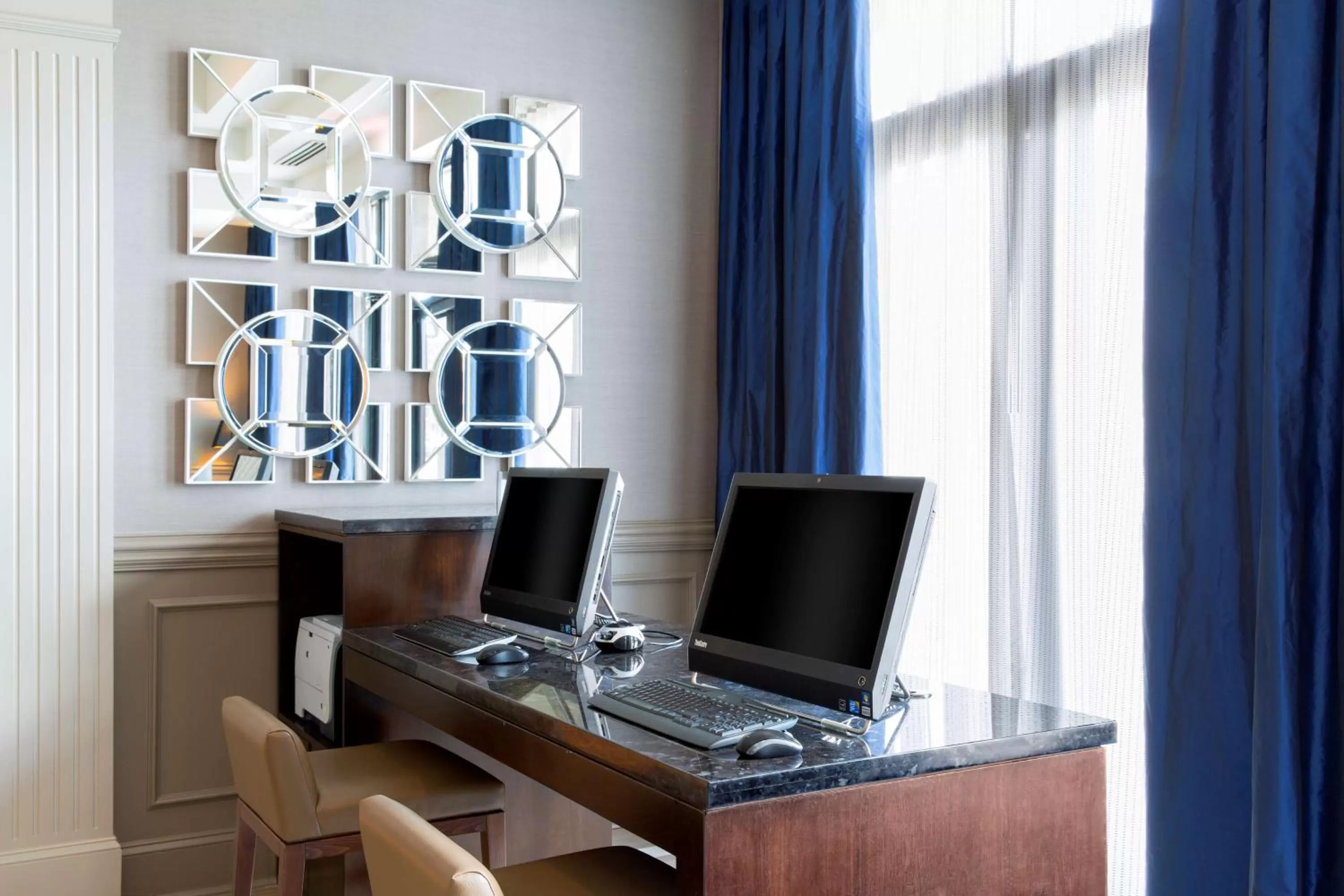 Business facilities in DoubleTree by Hilton Historic Savannah