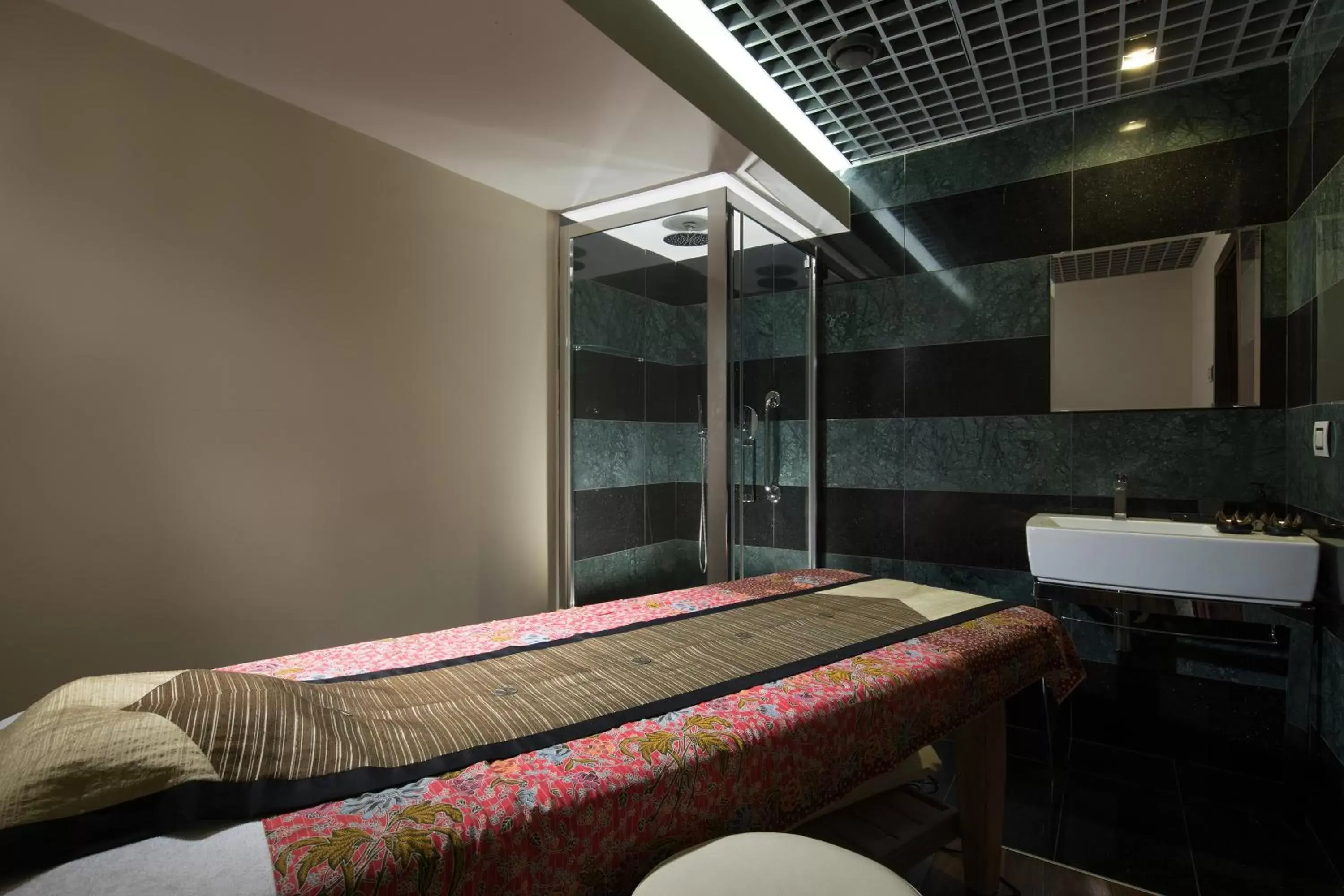 Massage, Bathroom in Grand Hotel Palace Rome