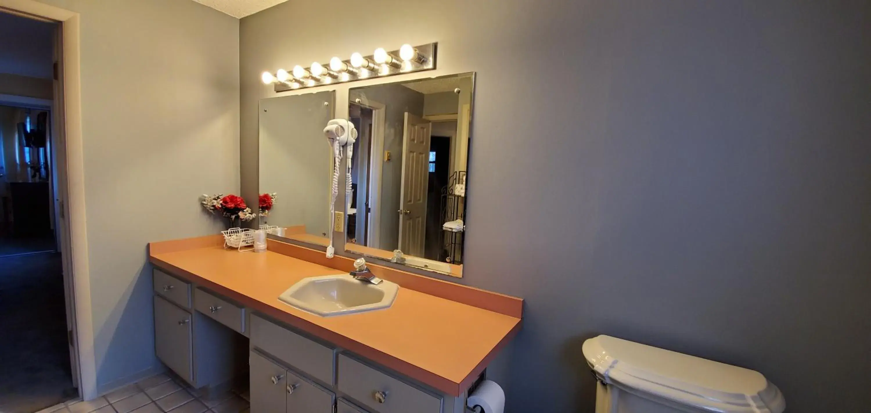 Bathroom in Pinebrook Motel