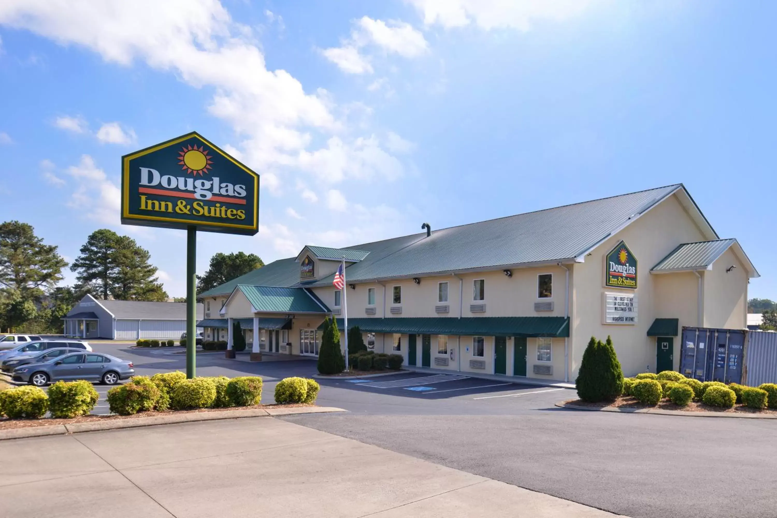 Facade/entrance, Property Building in Douglas Inn & Suites