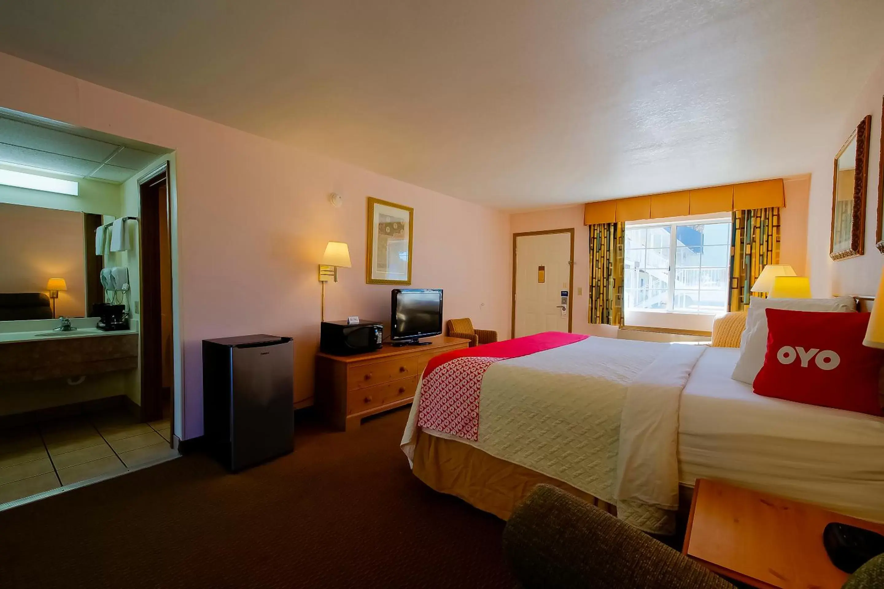 Bedroom, Bed in Hotel O Eureka Springs - Christ of Ozark Area