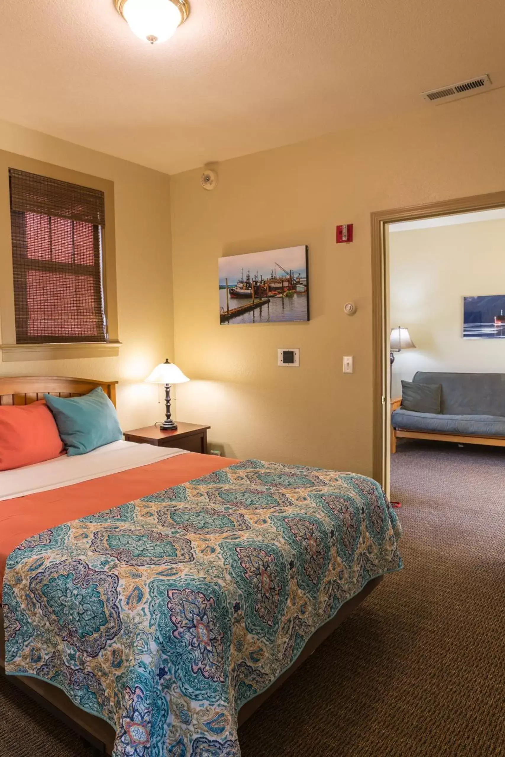 Living room, Bed in Hotel Cathlamet