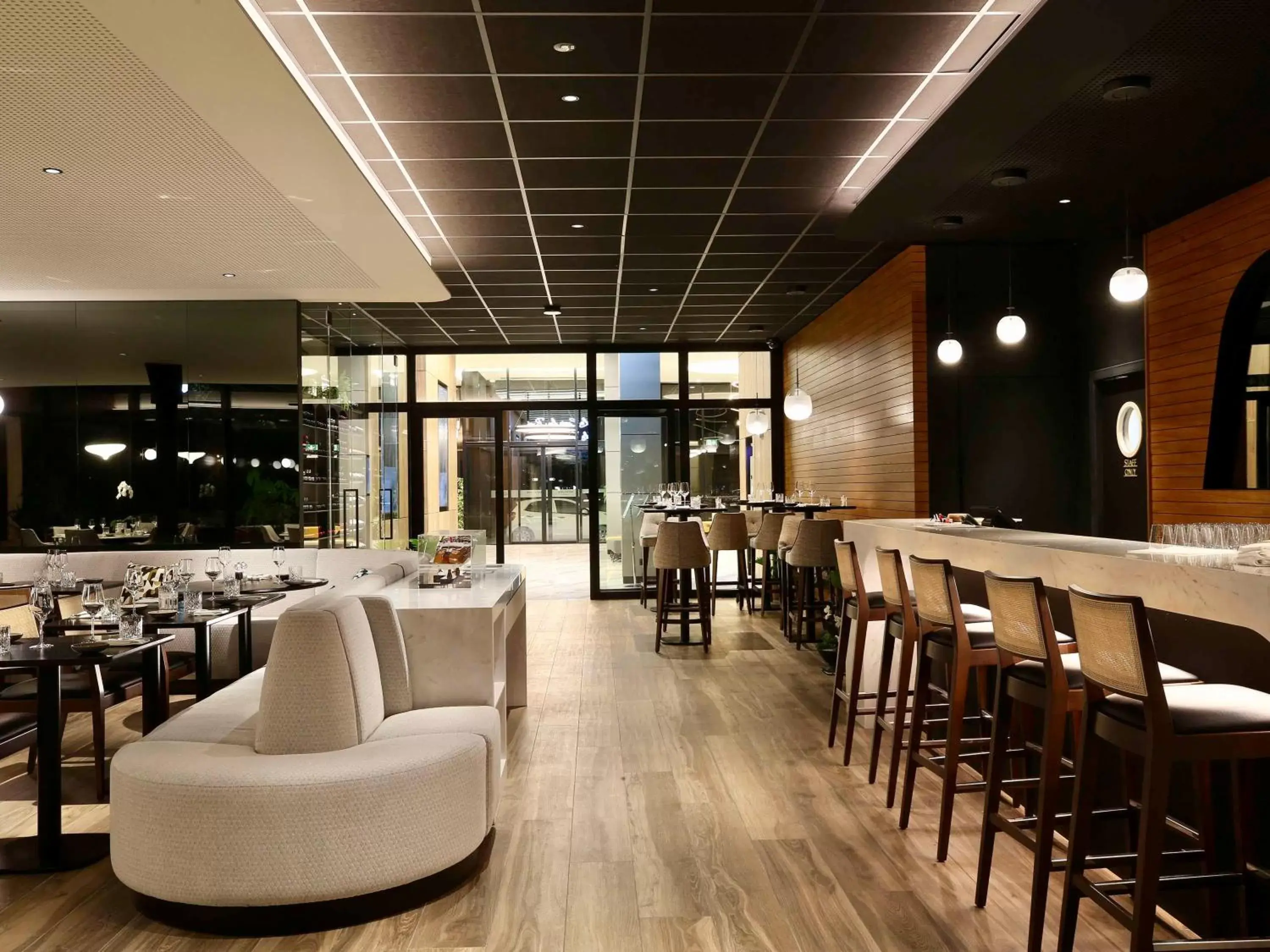 Restaurant/places to eat, Lounge/Bar in Mercure Namur Hotel