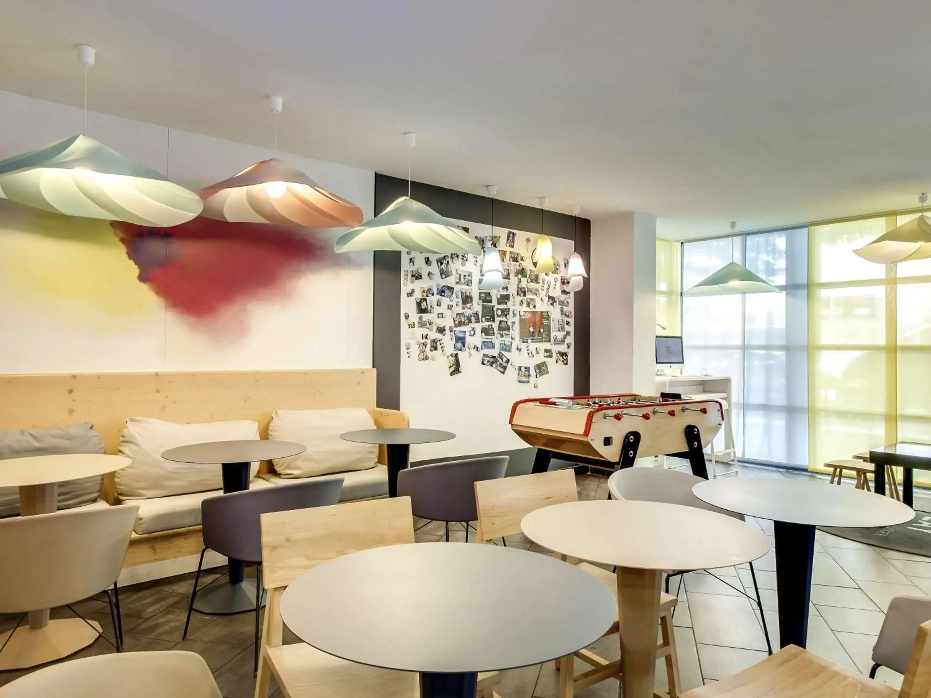 Lounge or bar, Restaurant/Places to Eat in Novotel Suites Paris Stade de France