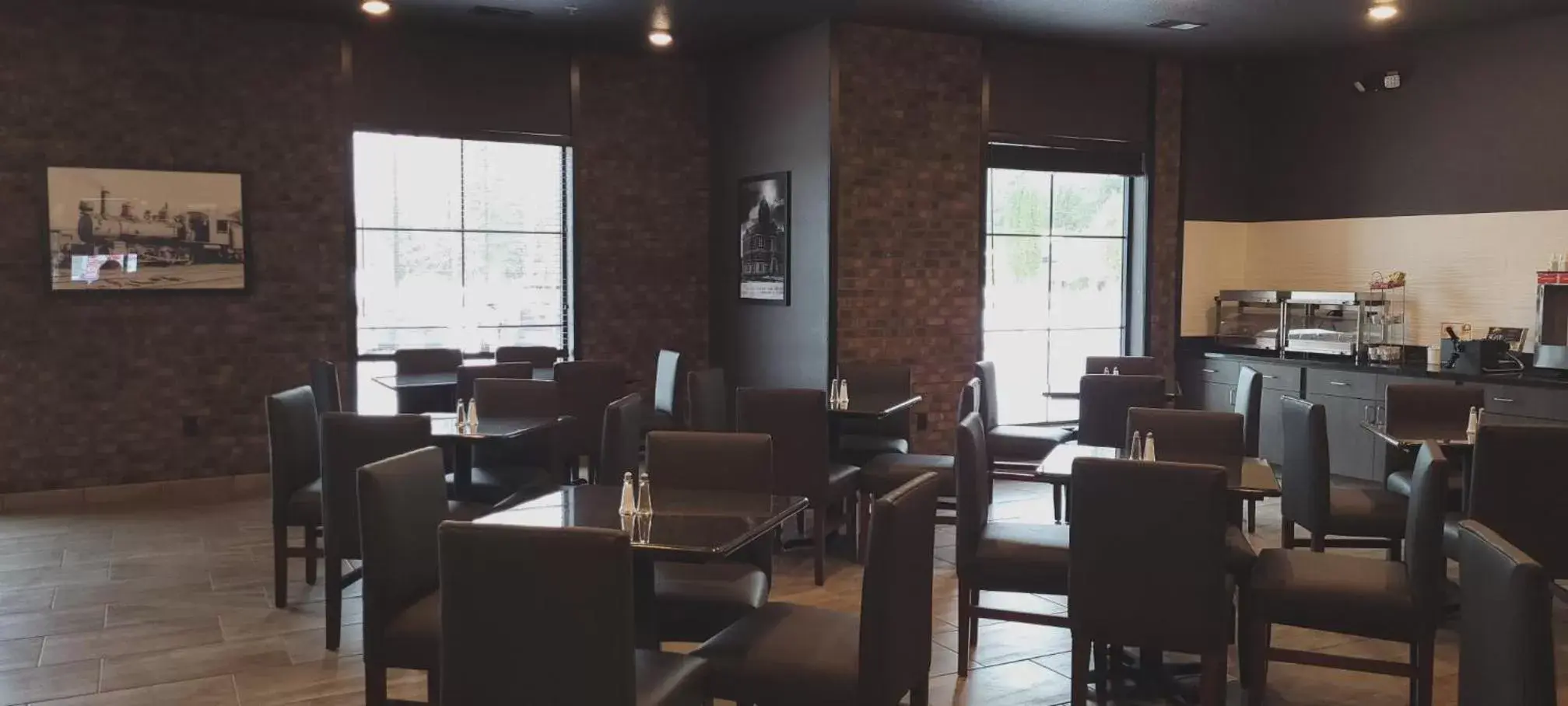 Breakfast in Cobblestone Hotel & Suites International Falls Breakfast in Cobblestone Hotel & Suites International Falls