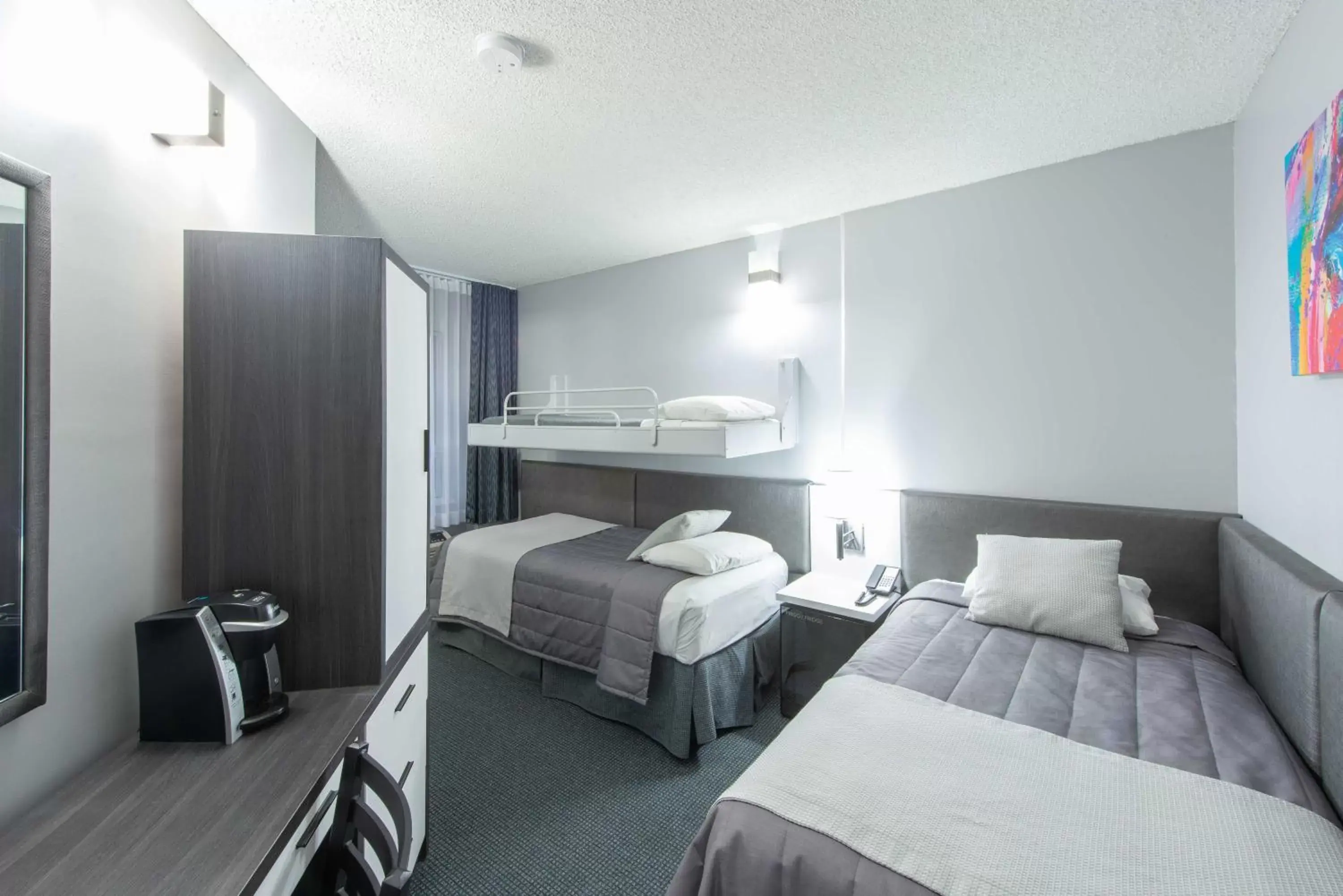 Photo of the whole room, Bunk Bed in Travelodge by Wyndham Montreal Centre