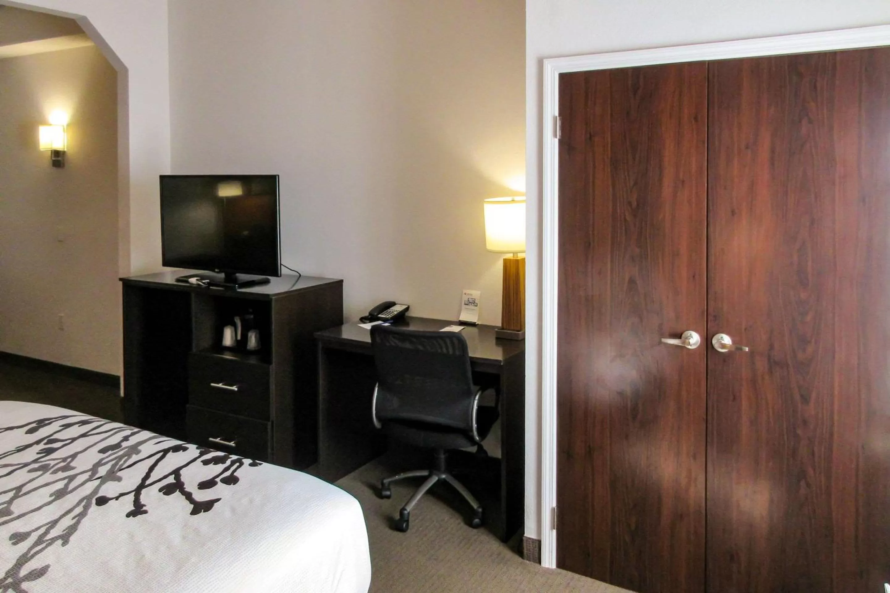 Photo of the whole room, Bed in Sleep Inn & Suites Ft Lauderdale International Airport