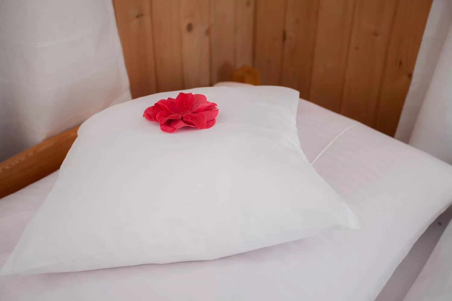 Decorative detail, Bed in Gościniec i Herbaciarnia Pod Złotą Łyżwą